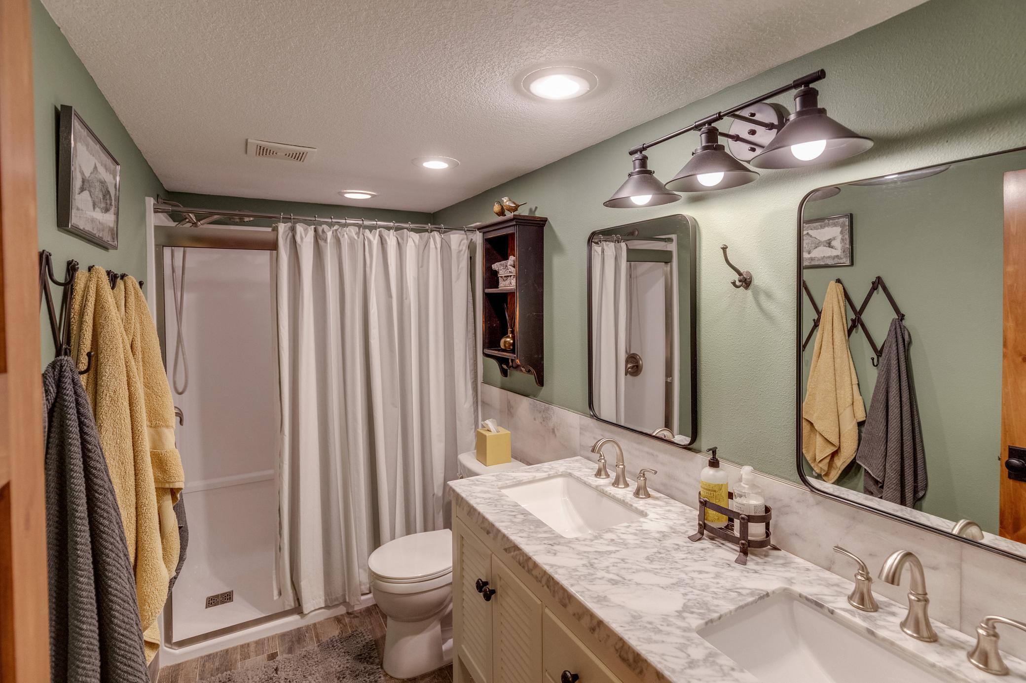 1985 single family home for sale at 29790 Lakeshore Drive in Pequot Lakes, MN — 4 bed, 3 bath (photo 22 of 47)