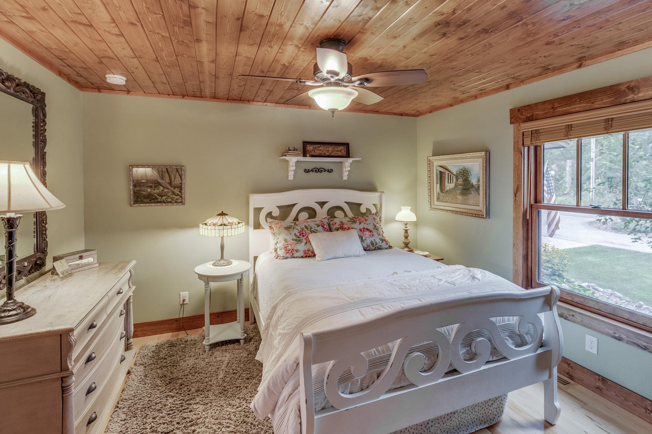 1985 single family home for sale at 29790 Lakeshore Drive in Pequot Lakes, MN — 4 bed, 3 bath (photo 27 of 47)