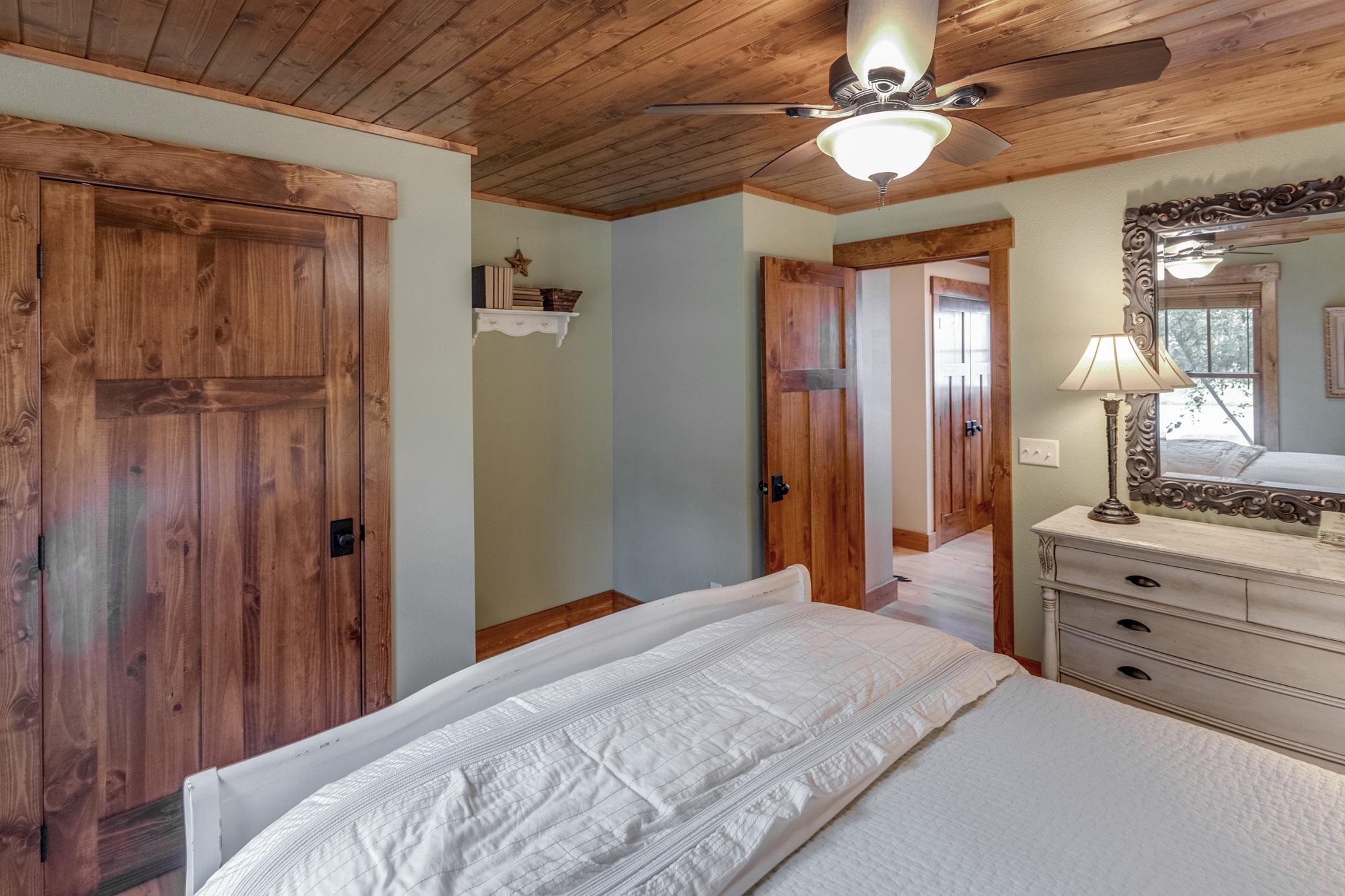 1985 single family home for sale at 29790 Lakeshore Drive in Pequot Lakes, MN — 4 bed, 3 bath (photo 28 of 47)