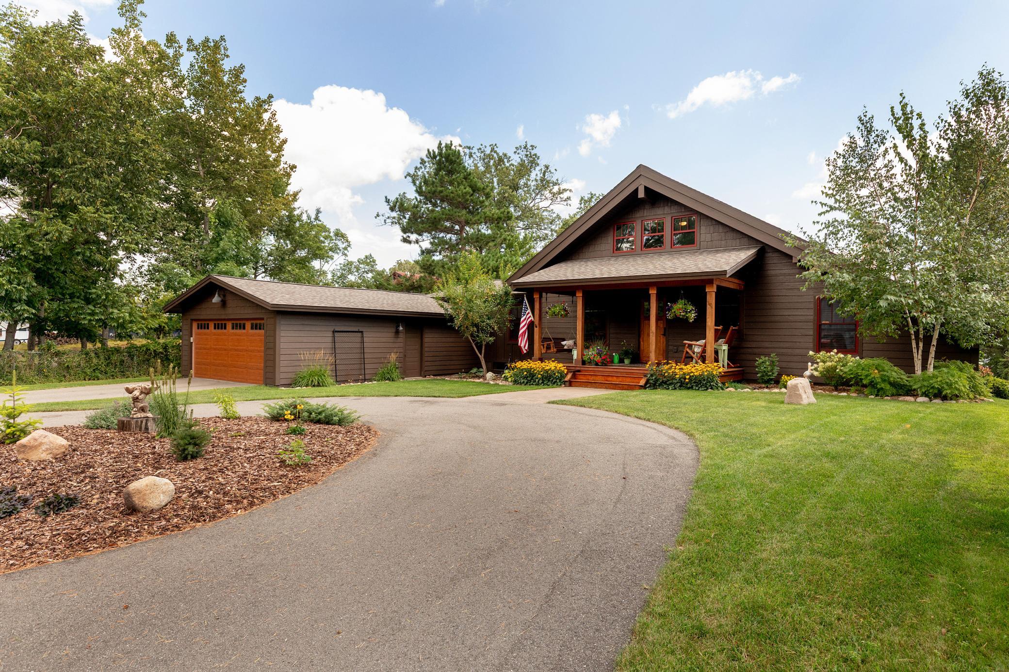 1985 single family home for sale at 29790 Lakeshore Drive in Pequot Lakes, MN — 4 bed, 3 bath (photo 4 of 47)