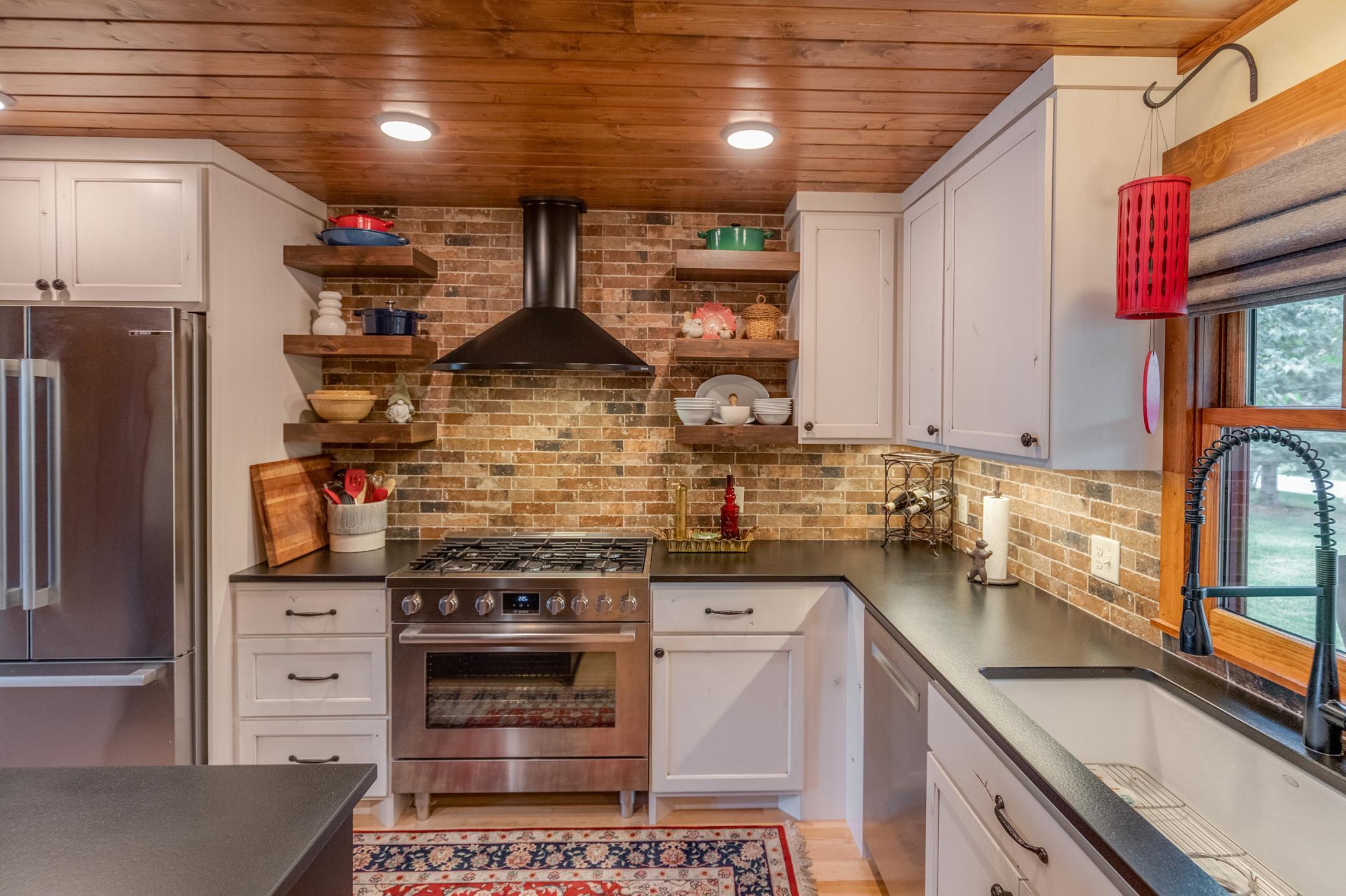 1985 single family home for sale at 29790 Lakeshore Drive in Pequot Lakes, MN — 4 bed, 3 bath (photo 7 of 47)