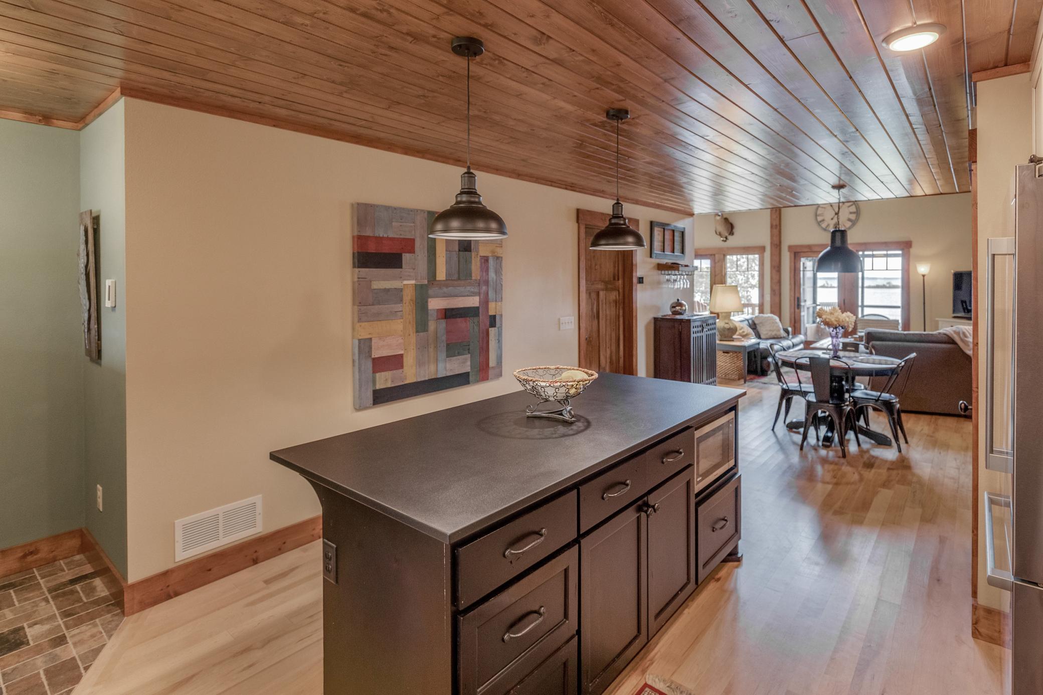 1985 single family home for sale at 29790 Lakeshore Drive in Pequot Lakes, MN — 4 bed, 3 bath (photo 8 of 47)