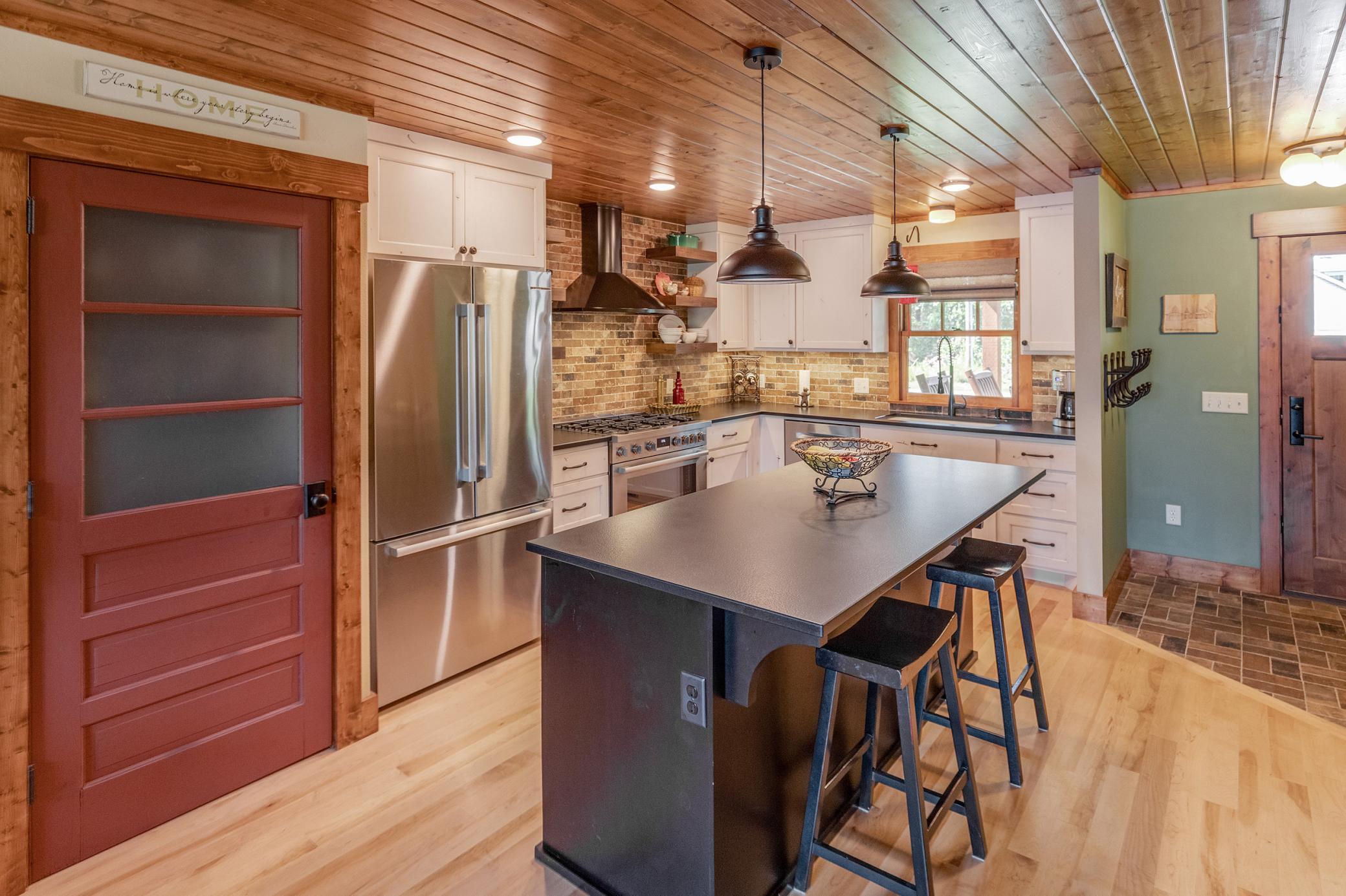 1985 single family home for sale at 29790 Lakeshore Drive in Pequot Lakes, MN — 4 bed, 3 bath (photo 10 of 47)