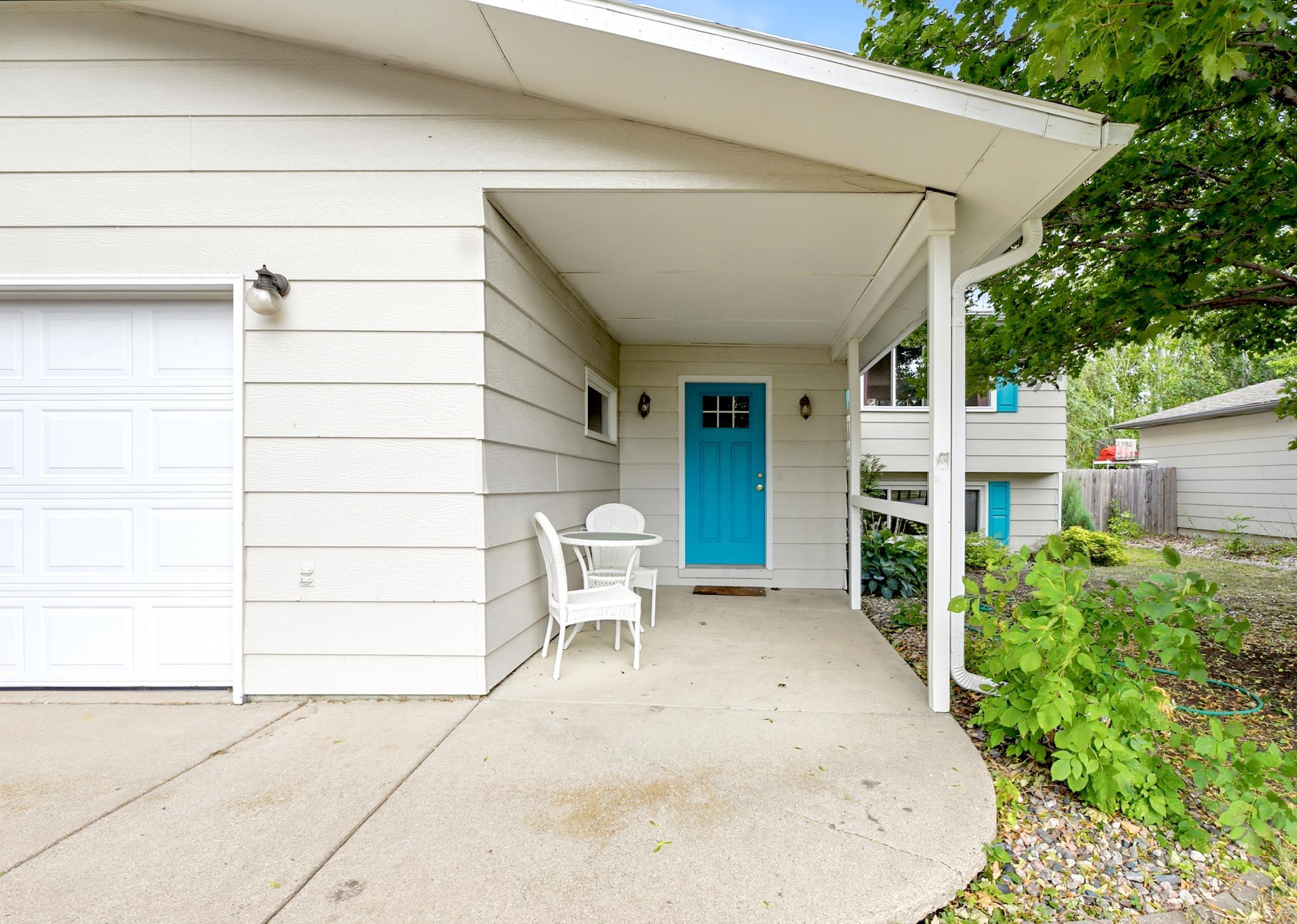 1984 single family home for sale at 3050 21st Street S in Fargo, ND — 4 bed, 2 bath (photo 2 of 34)