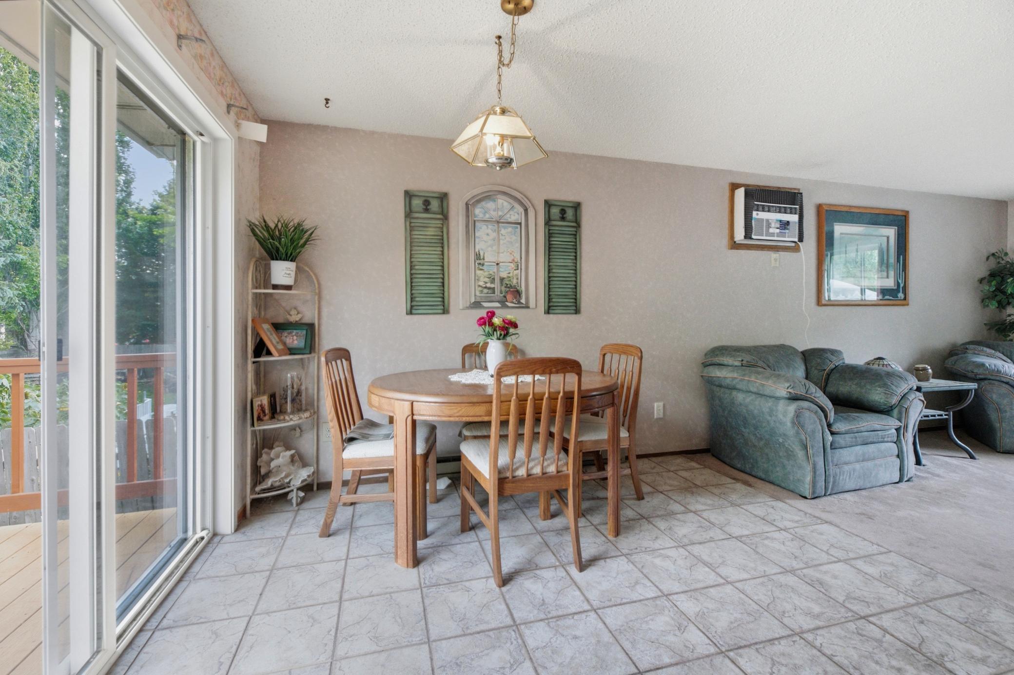 1984 single family home for sale at 3050 21st Street S in Fargo, ND — 4 bed, 2 bath (photo 11 of 34)