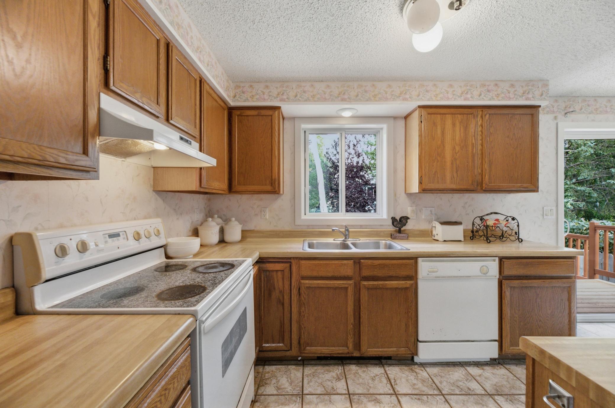 1984 single family home for sale at 3050 21st Street S in Fargo, ND — 4 bed, 2 bath (photo 14 of 34)