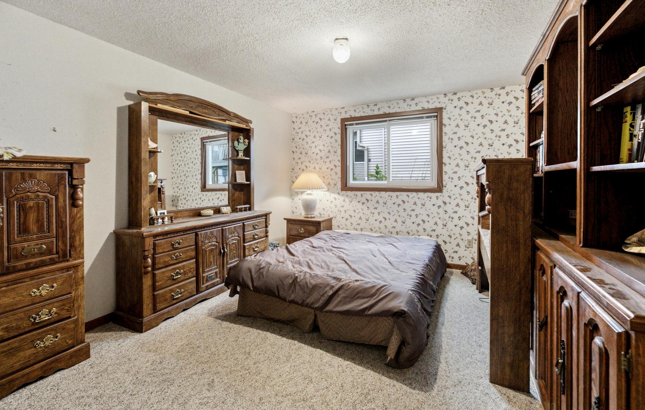 1984 single family home for sale at 3050 21st Street S in Fargo, ND — 4 bed, 2 bath (photo 16 of 34)