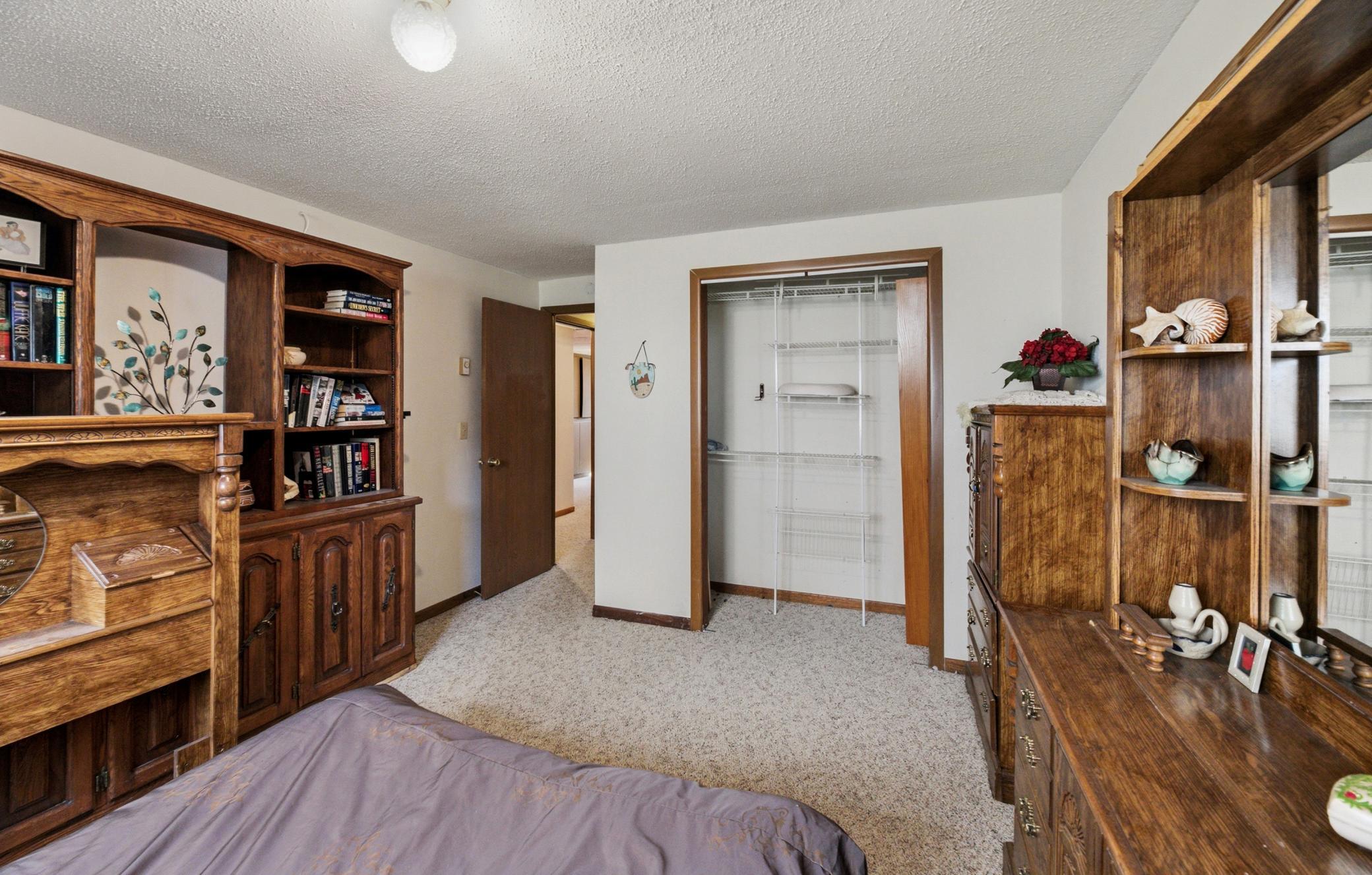 1984 single family home for sale at 3050 21st Street S in Fargo, ND — 4 bed, 2 bath (photo 17 of 34)