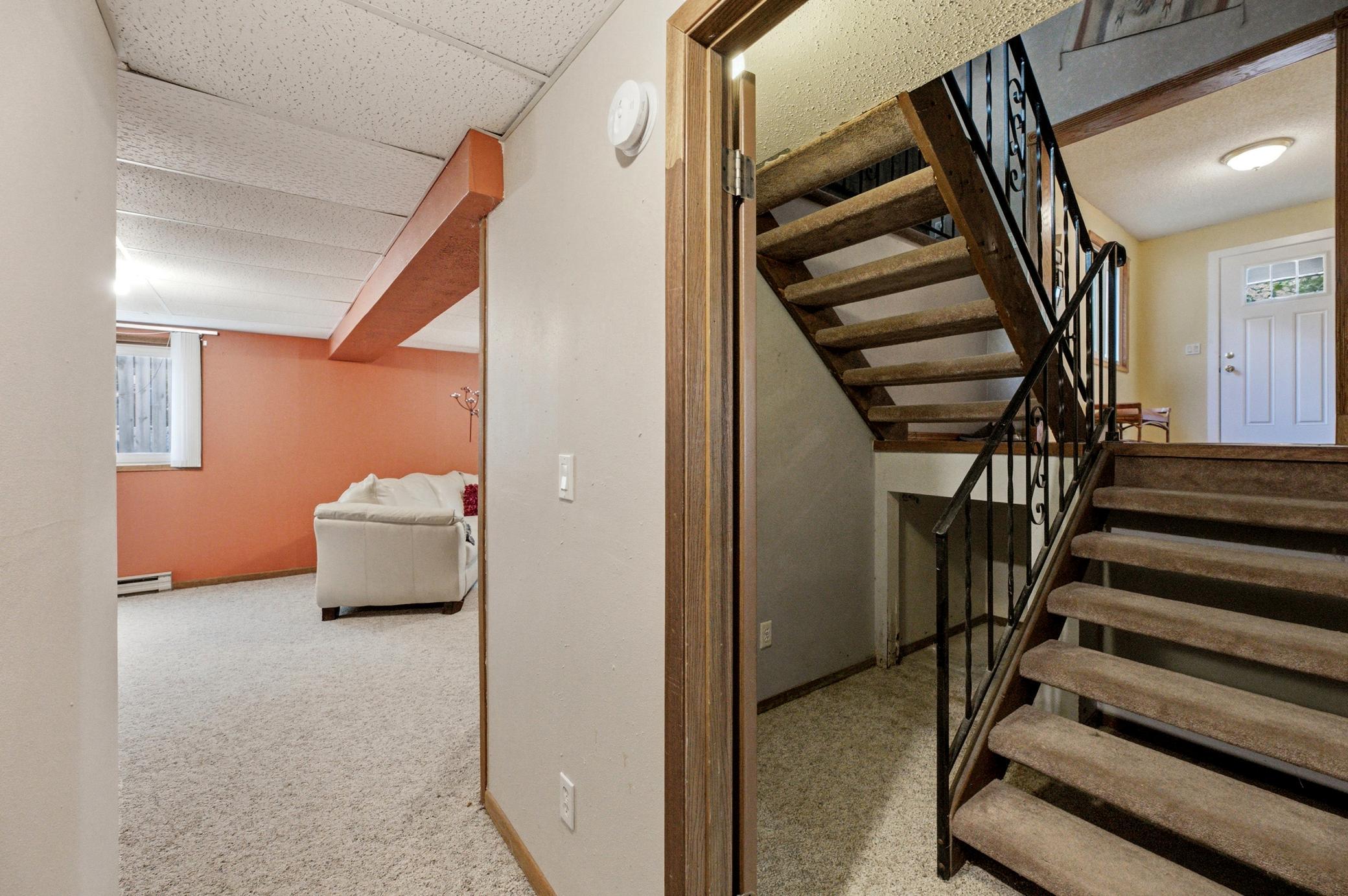 1984 single family home for sale at 3050 21st Street S in Fargo, ND — 4 bed, 2 bath (photo 19 of 34)