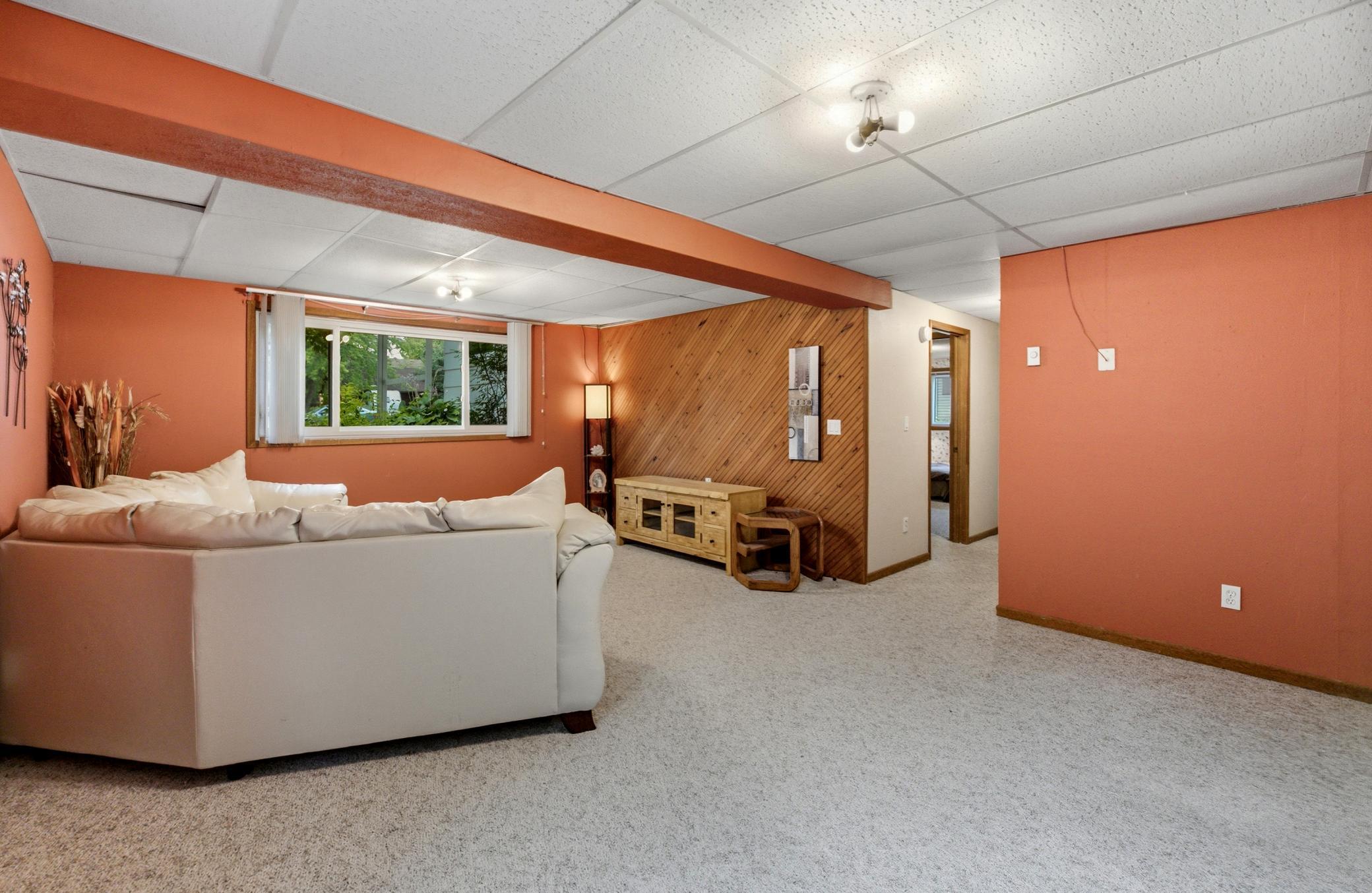 1984 single family home for sale at 3050 21st Street S in Fargo, ND — 4 bed, 2 bath (photo 20 of 34)