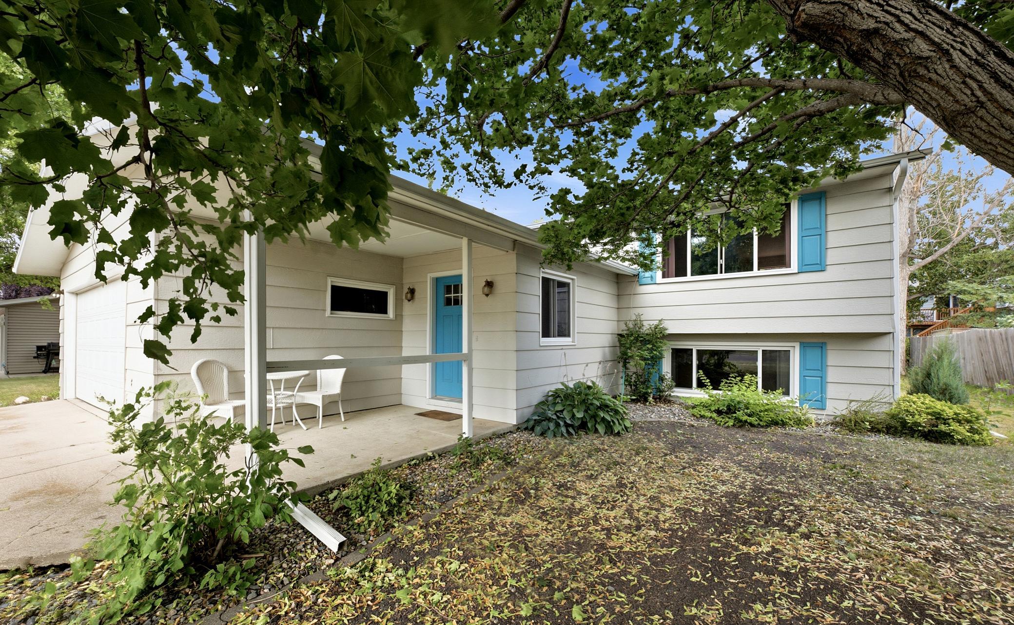1984 single family home for sale at 3050 21st Street S in Fargo, ND — 4 bed, 2 bath (photo 3 of 34)