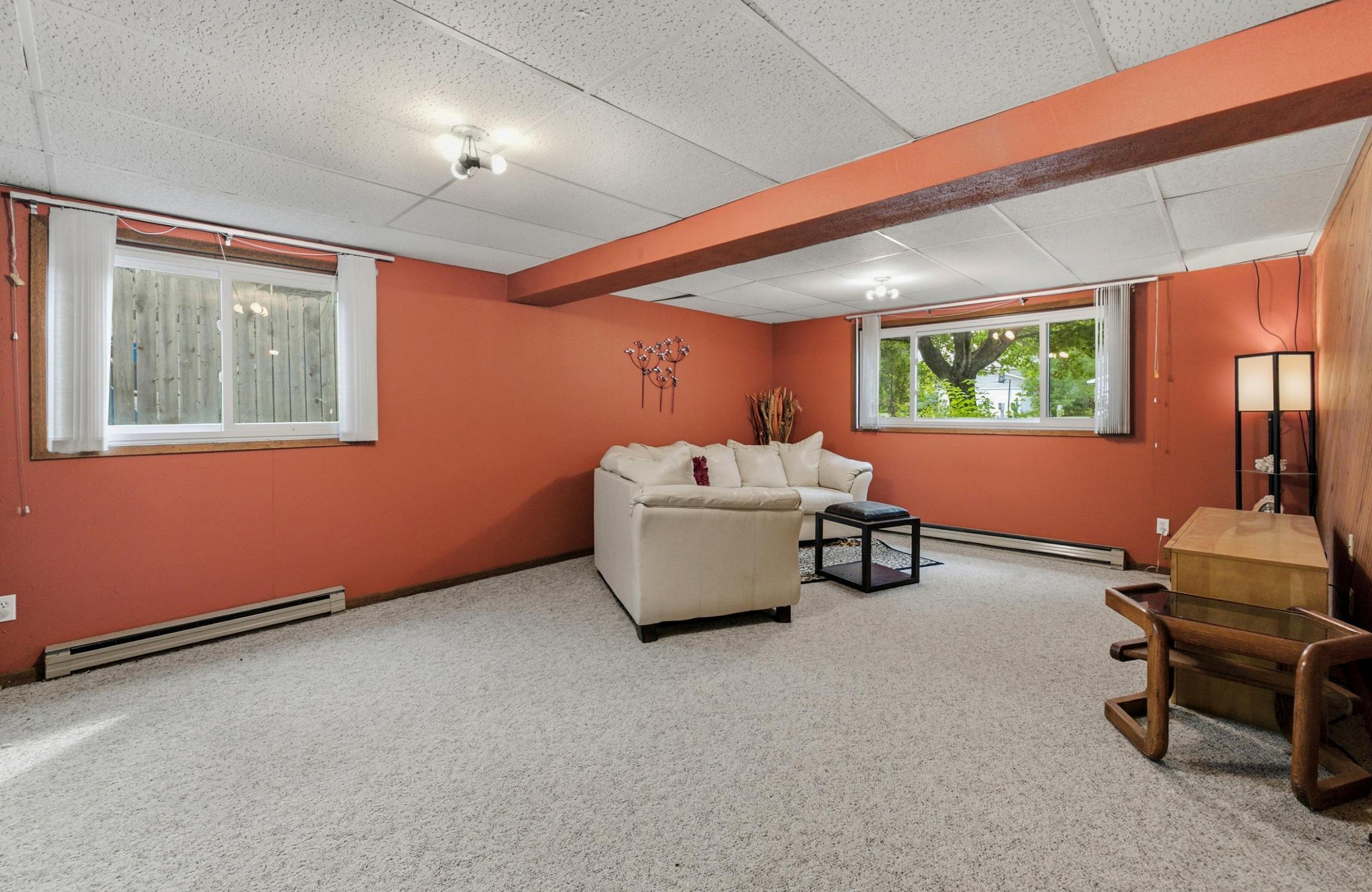 1984 single family home for sale at 3050 21st Street S in Fargo, ND — 4 bed, 2 bath (photo 21 of 34)