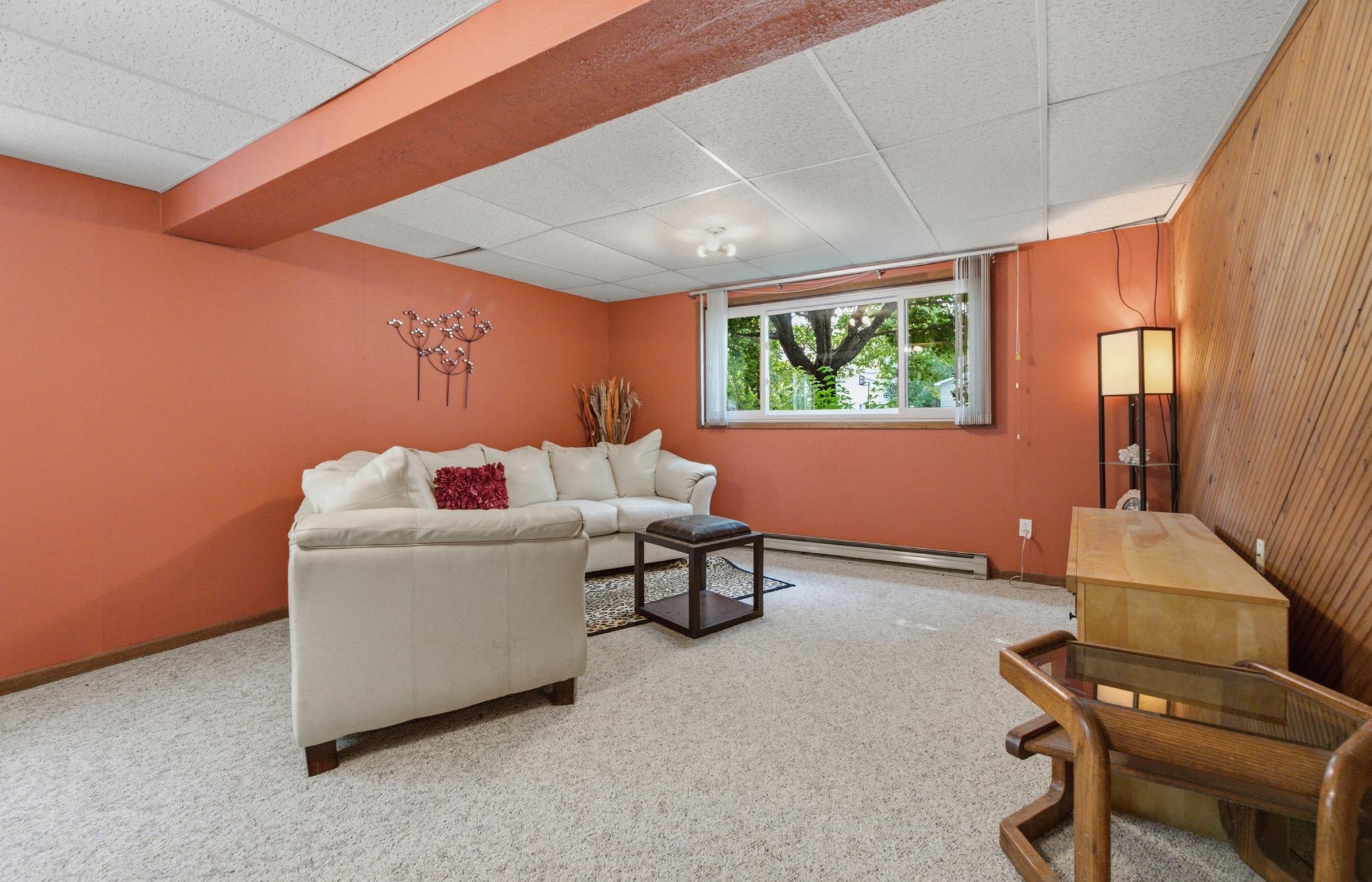 1984 single family home for sale at 3050 21st Street S in Fargo, ND — 4 bed, 2 bath (photo 22 of 34)