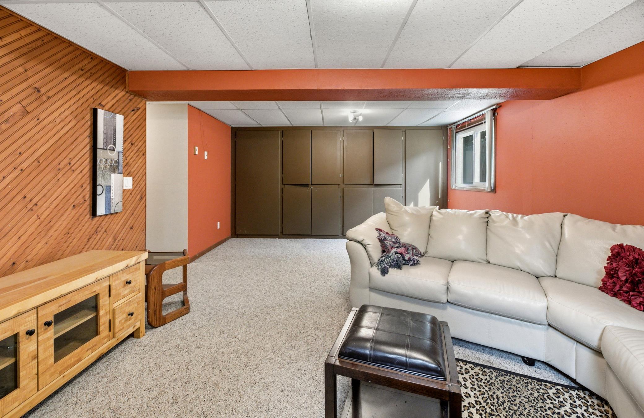 1984 single family home for sale at 3050 21st Street S in Fargo, ND — 4 bed, 2 bath (photo 24 of 34)