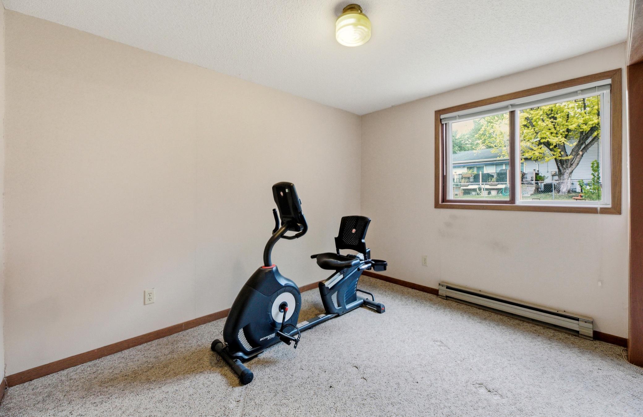 1984 single family home for sale at 3050 21st Street S in Fargo, ND — 4 bed, 2 bath (photo 25 of 34)