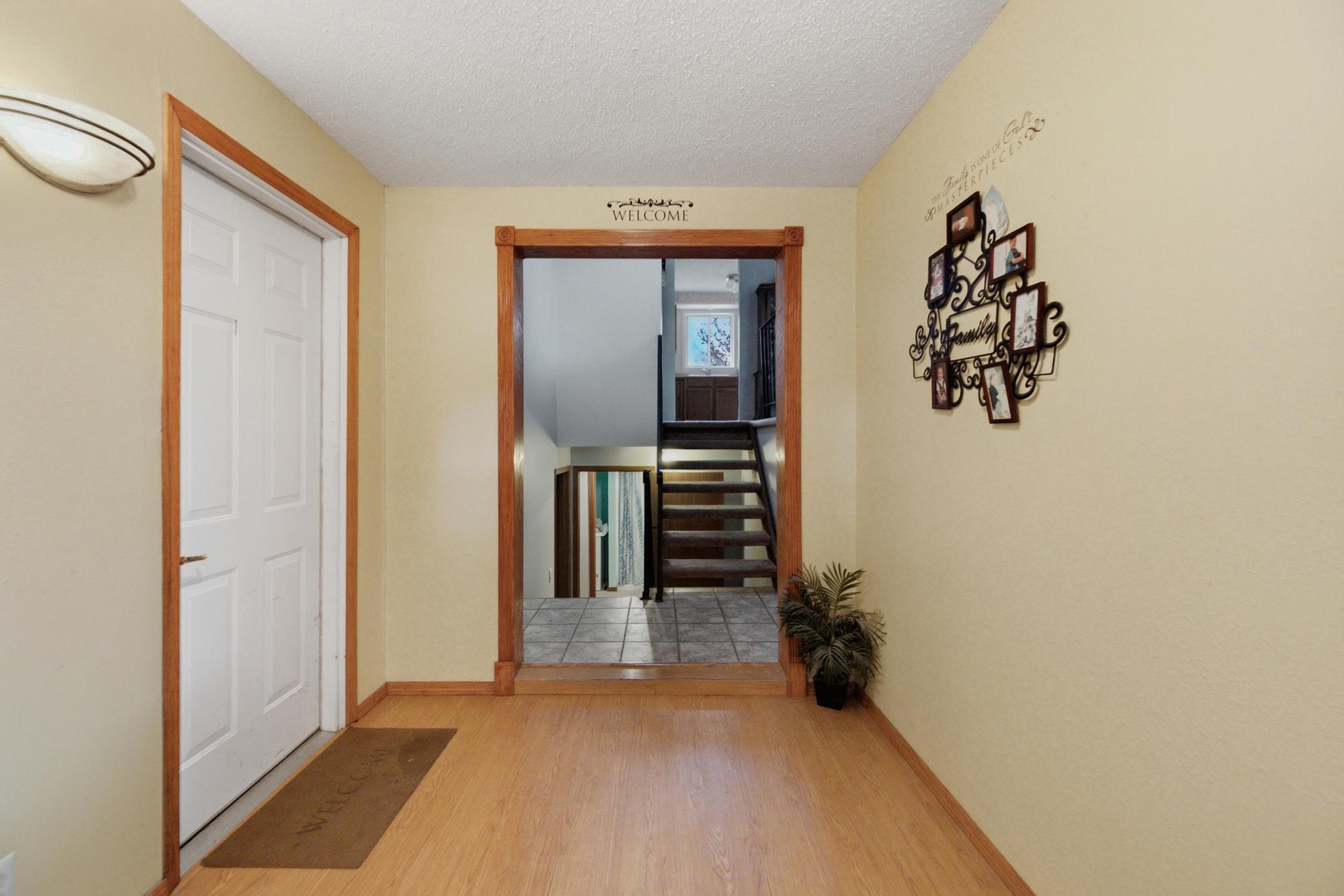 1984 single family home for sale at 3050 21st Street S in Fargo, ND — 4 bed, 2 bath (photo 4 of 34)
