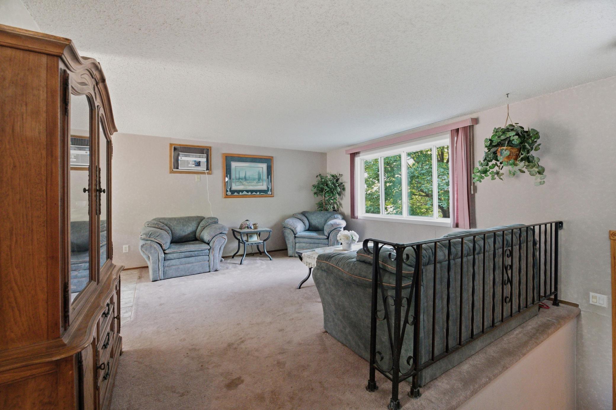 1984 single family home for sale at 3050 21st Street S in Fargo, ND — 4 bed, 2 bath (photo 7 of 34)