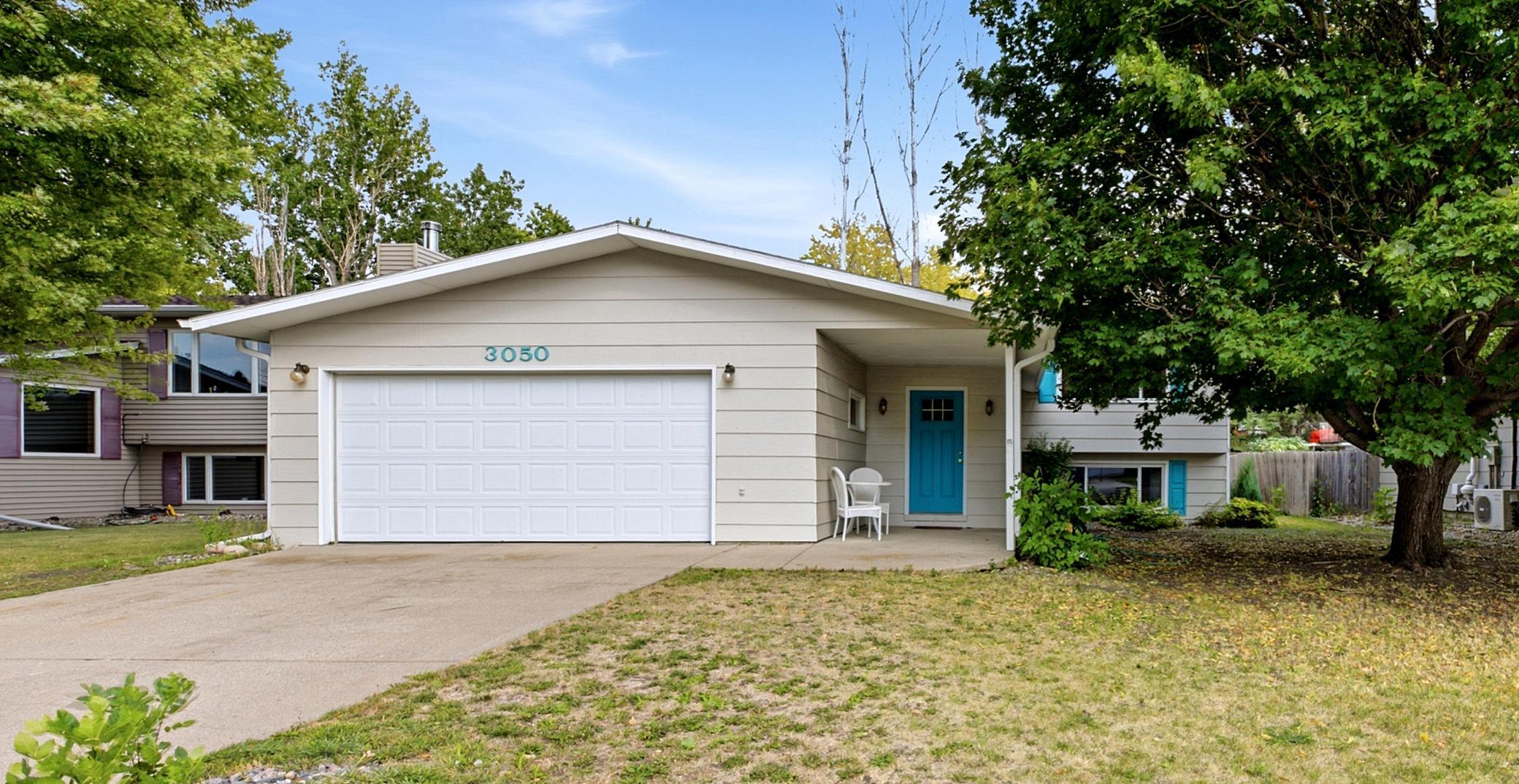 1984 single family home for sale at 3050 21st Street S in Fargo, ND — 4 bed, 2 bath