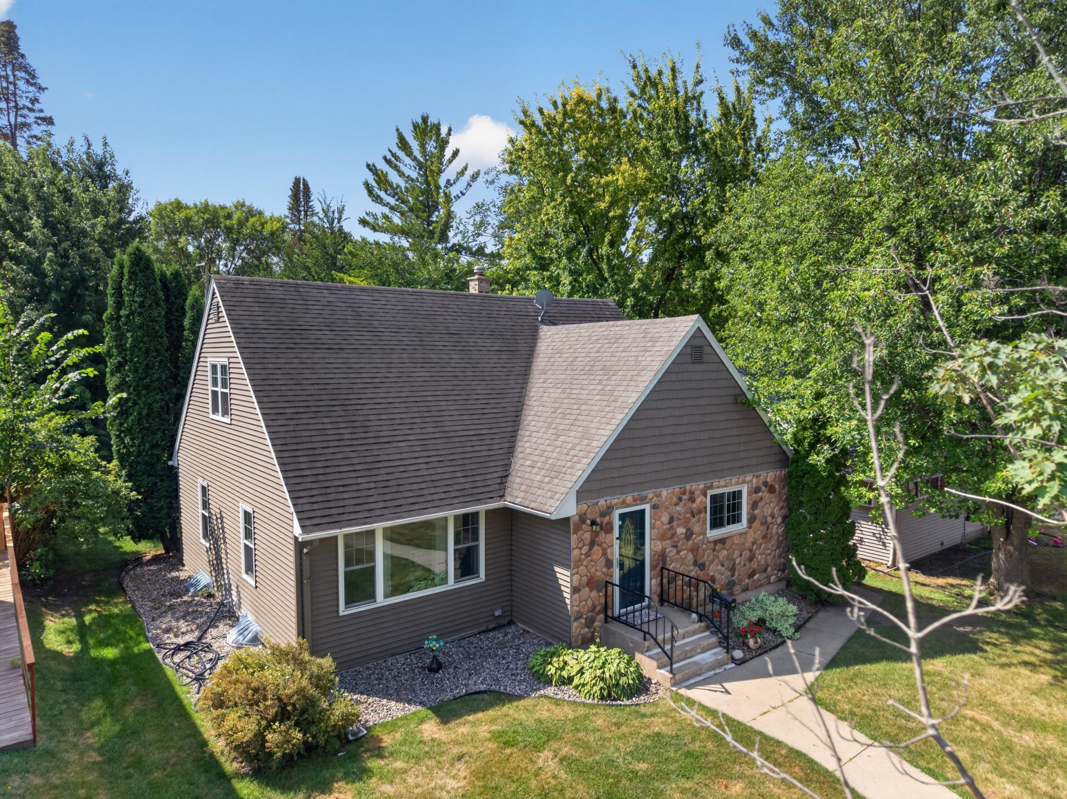 1956 single family home for sale at 716 E Mount Faith Avenue in Fergus Falls, MN — 4 bed, 3 bath (photo 2 of 48)