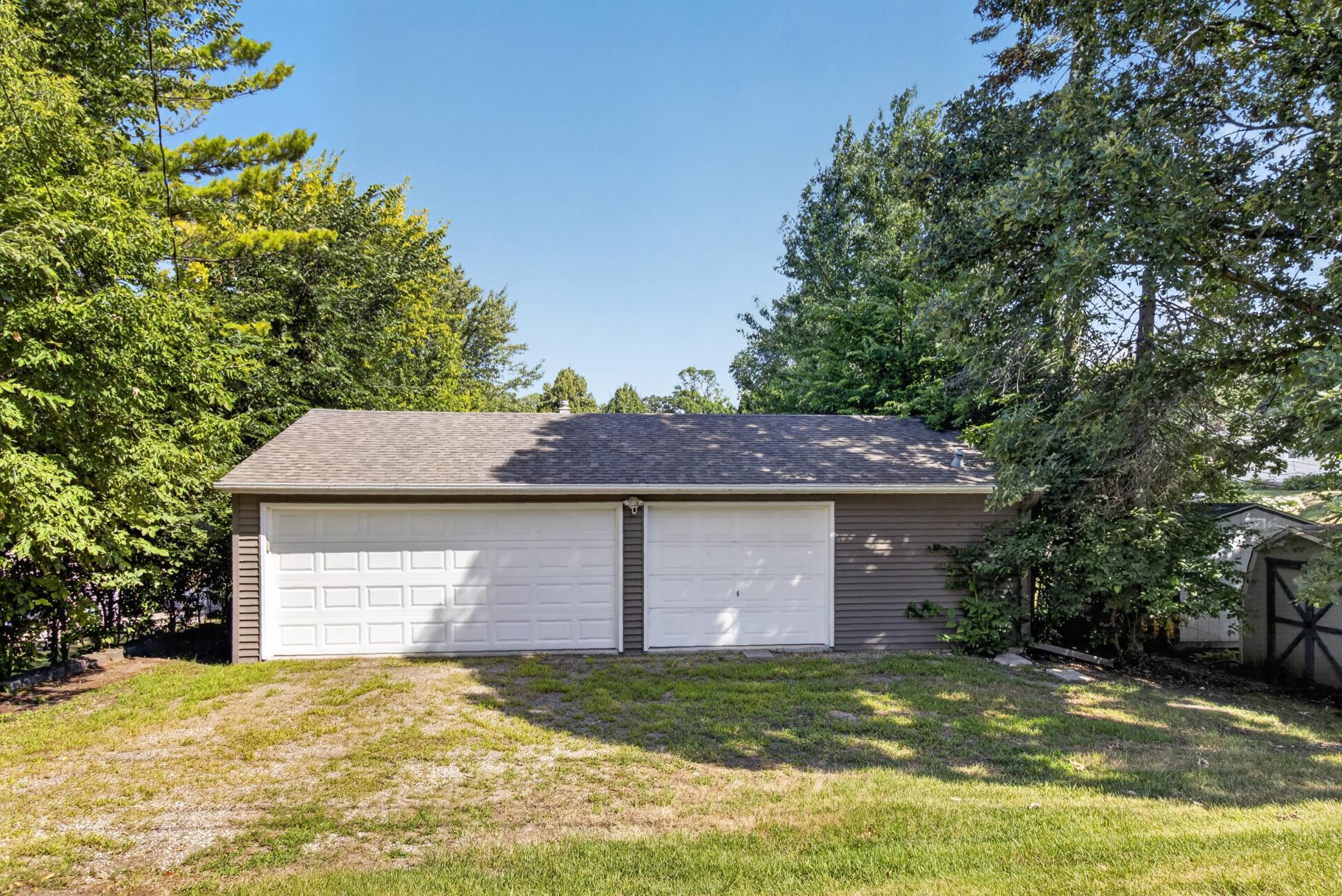 1956 single family home for sale at 716 E Mount Faith Avenue in Fergus Falls, MN — 4 bed, 3 bath (photo 4 of 48)
