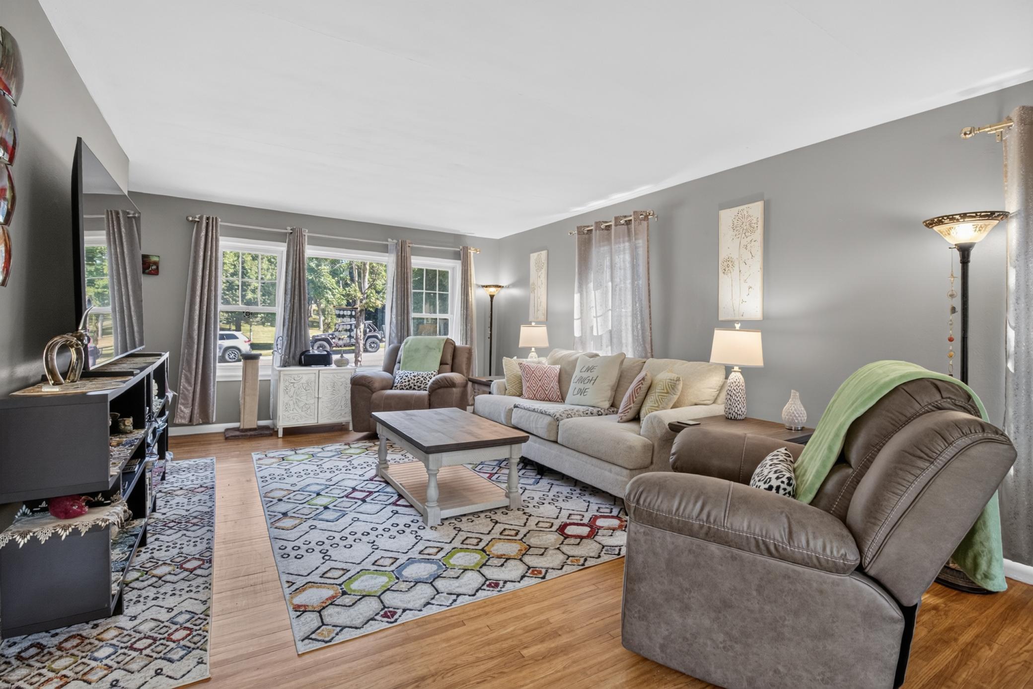 1956 single family home for sale at 716 E Mount Faith Avenue in Fergus Falls, MN — 4 bed, 3 bath (photo 7 of 48)