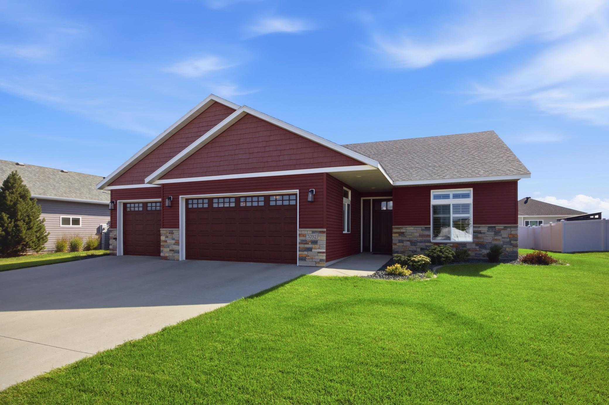2018 single family home for sale at 7032 26th Street S in Fargo, ND — 3 bed, 2 bath (photo 2 of 46)