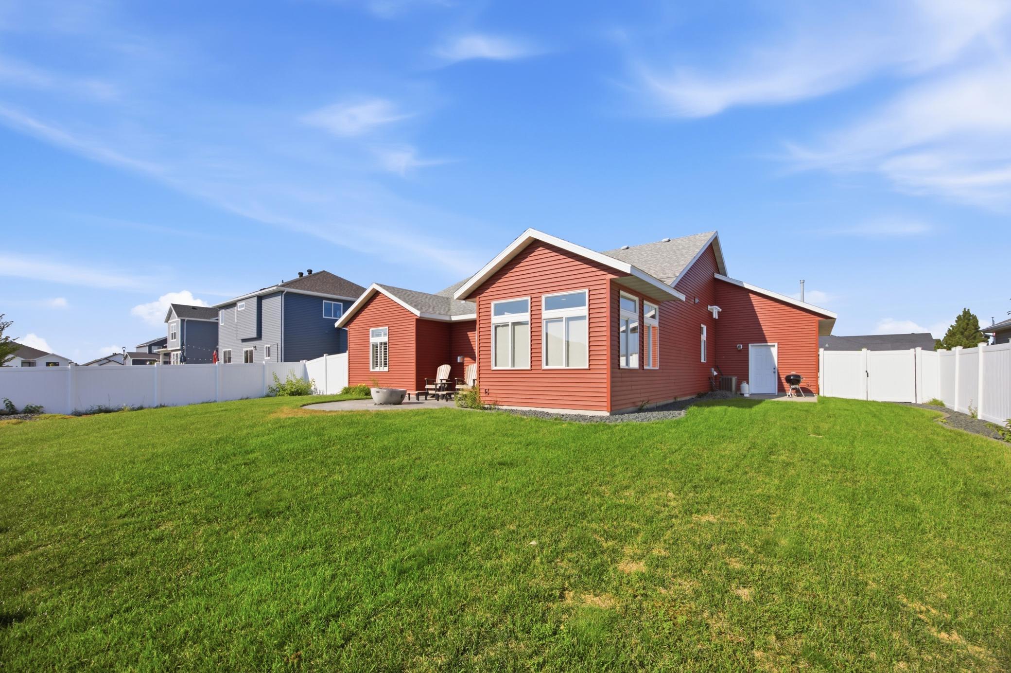 2018 single family home for sale at 7032 26th Street S in Fargo, ND — 3 bed, 2 bath (photo 37 of 46)