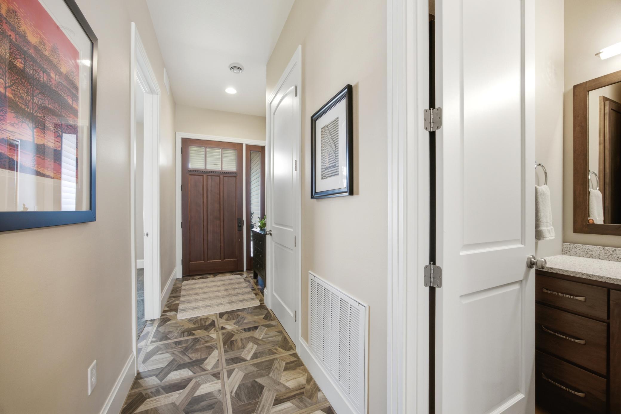 2018 single family home for sale at 7032 26th Street S in Fargo, ND — 3 bed, 2 bath (photo 5 of 46)