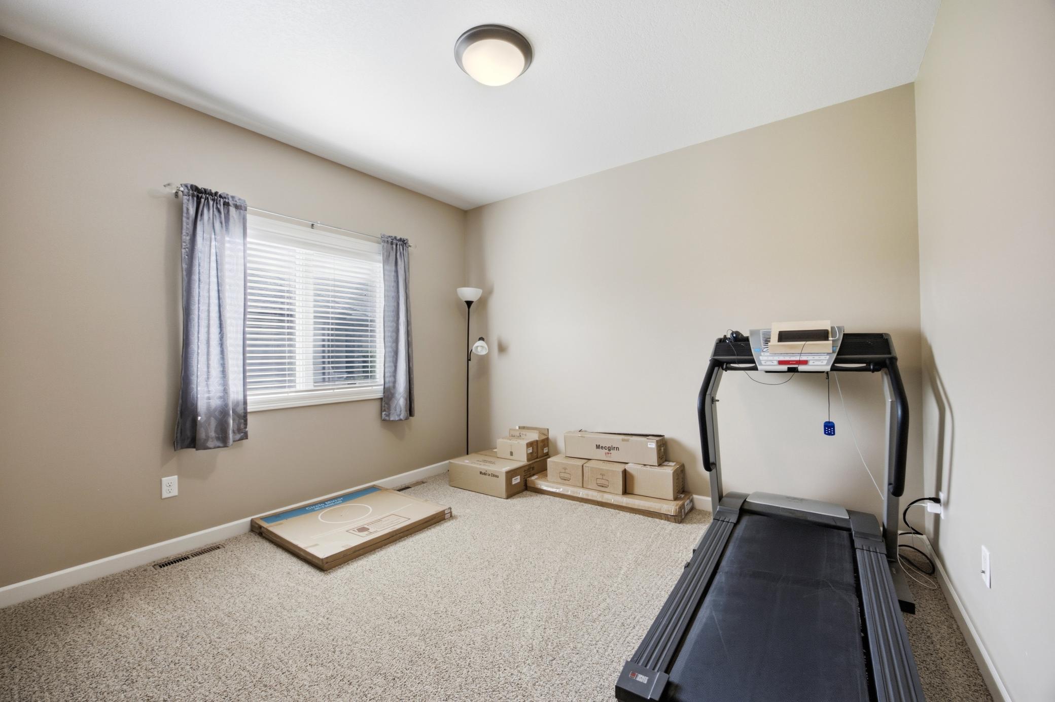 2013 single family home for sale at 6132 14th Street S in Fargo, ND — 6 bed, 3 bath (photo 6 of 35)