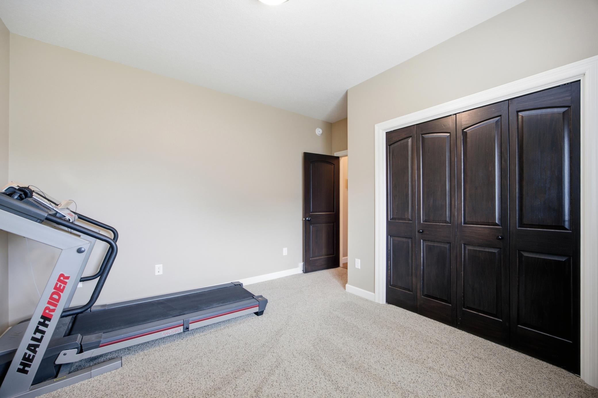 2013 single family home for sale at 6132 14th Street S in Fargo, ND — 6 bed, 3 bath (photo 7 of 35)