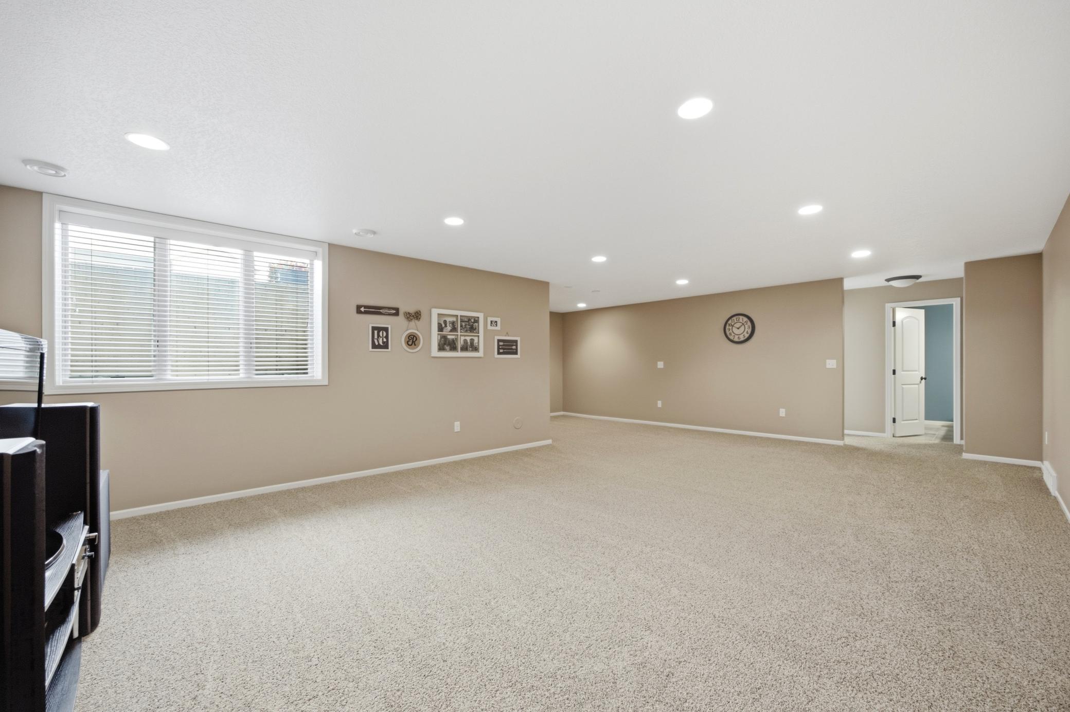 2013 single family home for sale at 6132 14th Street S in Fargo, ND — 6 bed, 3 bath (photo 10 of 35)