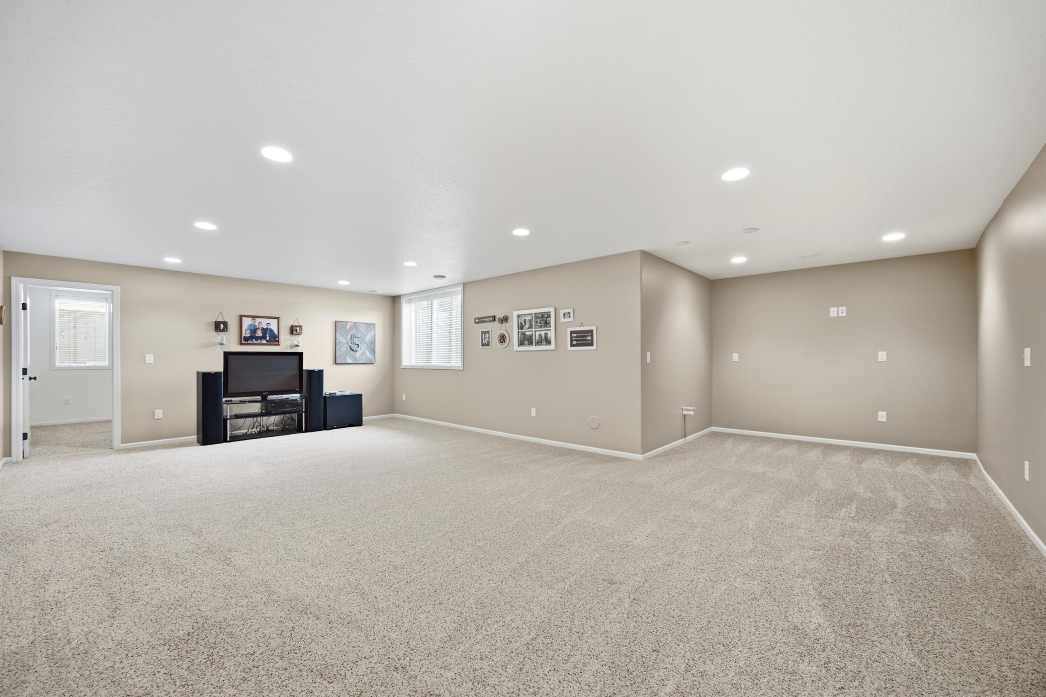 2013 single family home for sale at 6132 14th Street S in Fargo, ND — 6 bed, 3 bath (photo 11 of 35)