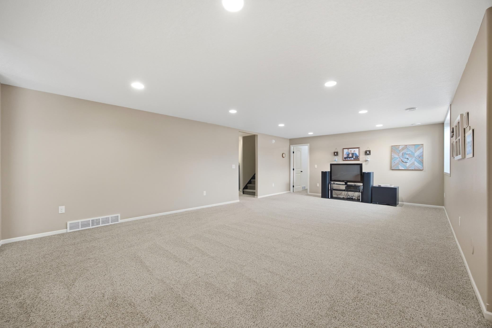2013 single family home for sale at 6132 14th Street S in Fargo, ND — 6 bed, 3 bath (photo 13 of 35)