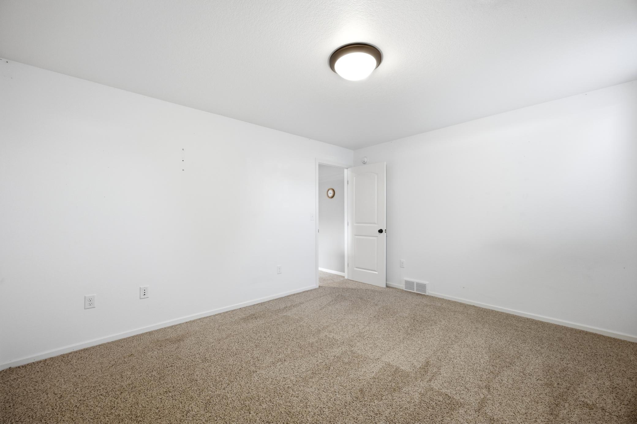 2013 single family home for sale at 6132 14th Street S in Fargo, ND — 6 bed, 3 bath (photo 15 of 35)