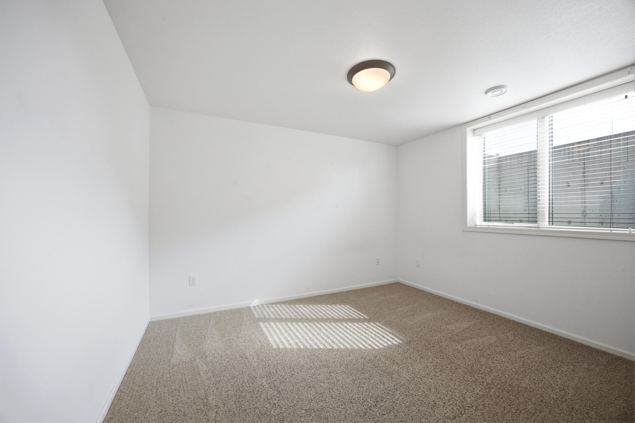 2013 single family home for sale at 6132 14th Street S in Fargo, ND — 6 bed, 3 bath (photo 16 of 35)