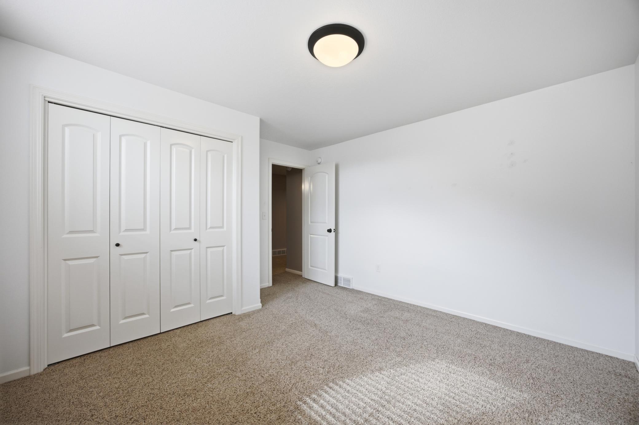 2013 single family home for sale at 6132 14th Street S in Fargo, ND — 6 bed, 3 bath (photo 17 of 35)