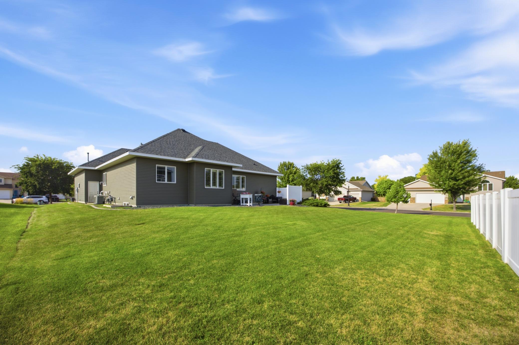 2013 single family home for sale at 6132 14th Street S in Fargo, ND — 6 bed, 3 bath (photo 6 of 66)