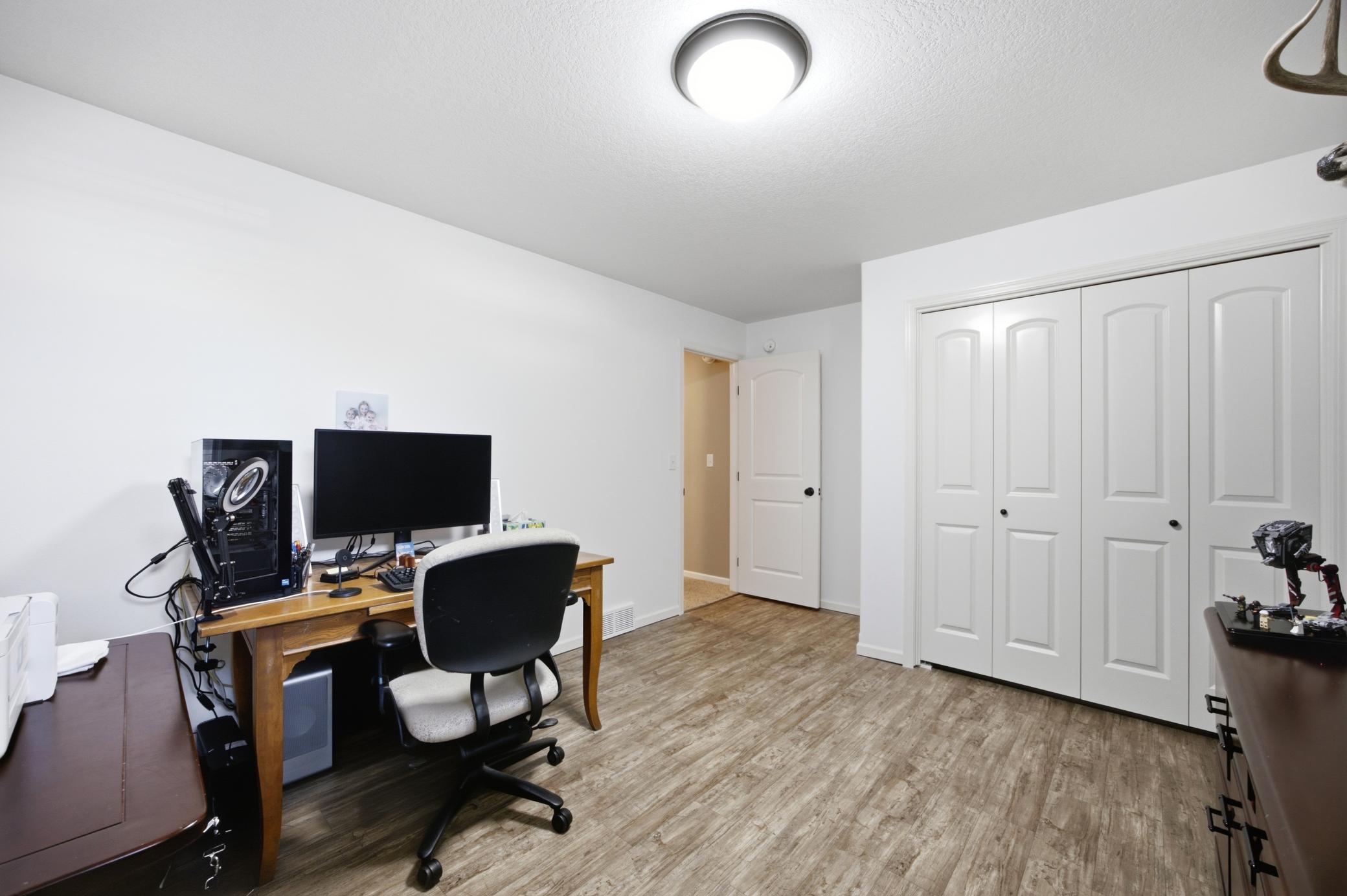 2013 single family home for sale at 6132 14th Street S in Fargo, ND — 6 bed, 3 bath (photo 22 of 35)