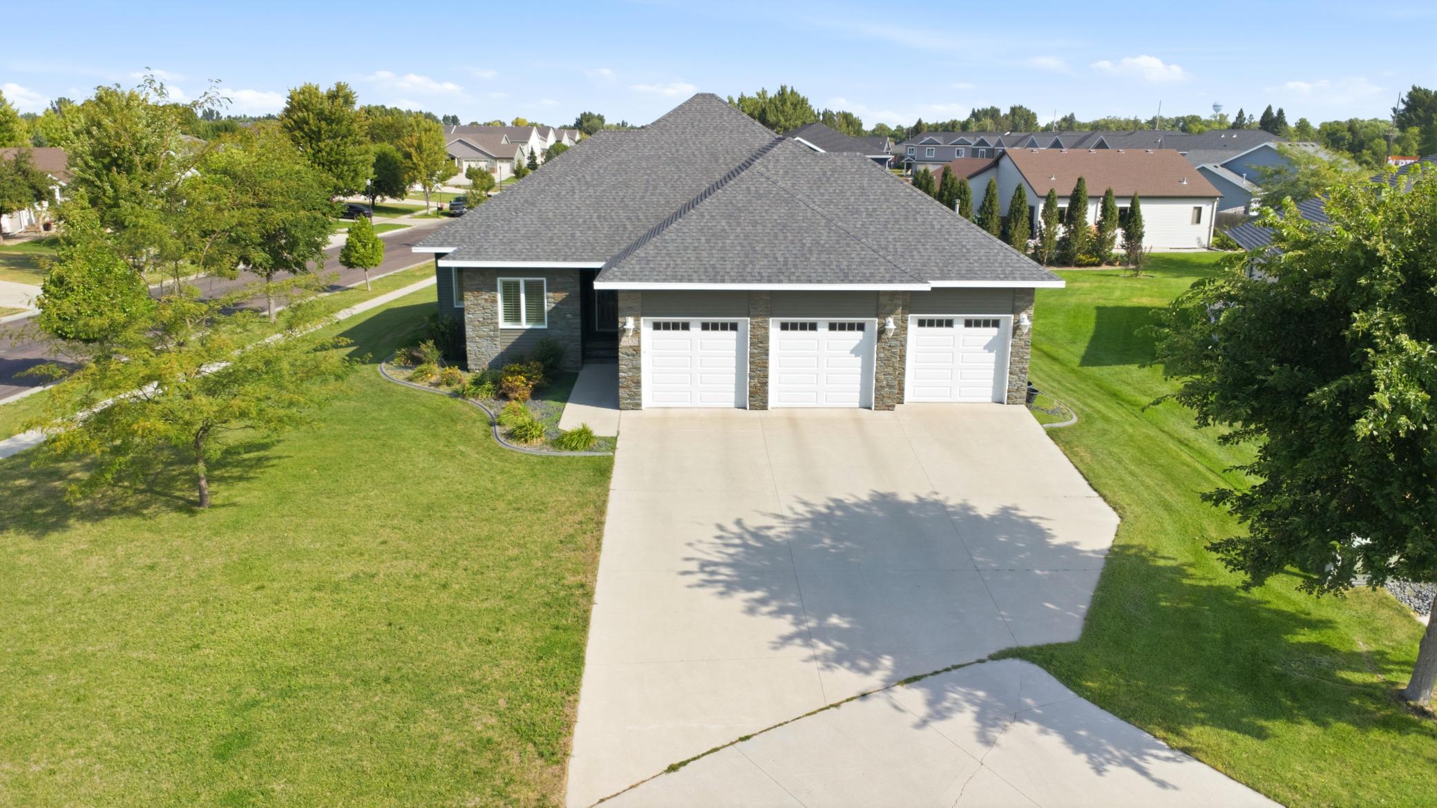 2013 single family home for sale at 6132 14th Street S in Fargo, ND — 6 bed, 3 bath (photo 27 of 35)