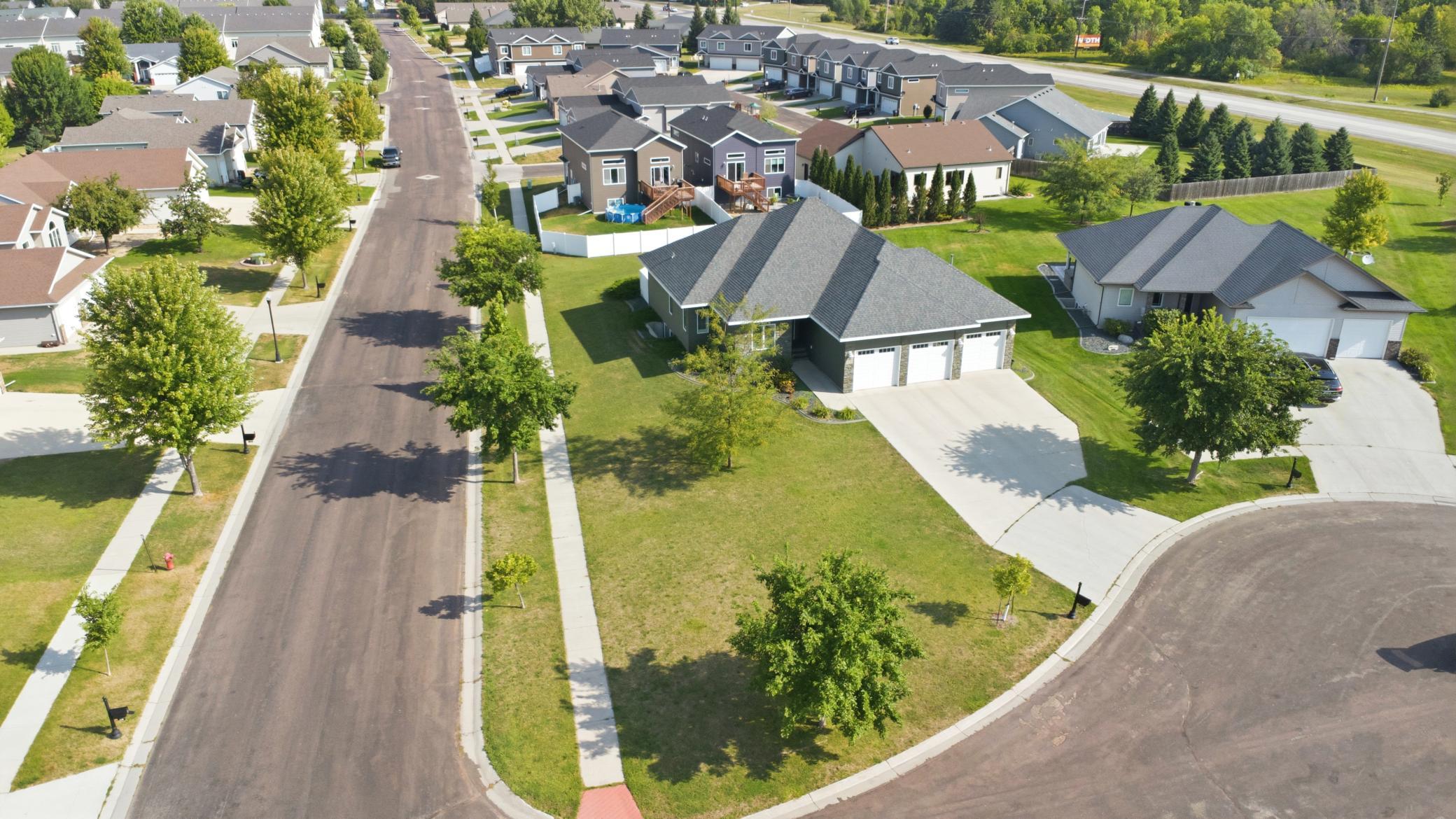 2013 single family home for sale at 6132 14th Street S in Fargo, ND — 6 bed, 3 bath (photo 28 of 35)