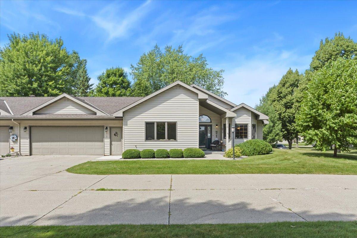 1993 twin home for sale at 2210 Brookwood Court in Fergus Falls, MN — 2 bed, 2 bath (photo 2 of 27)