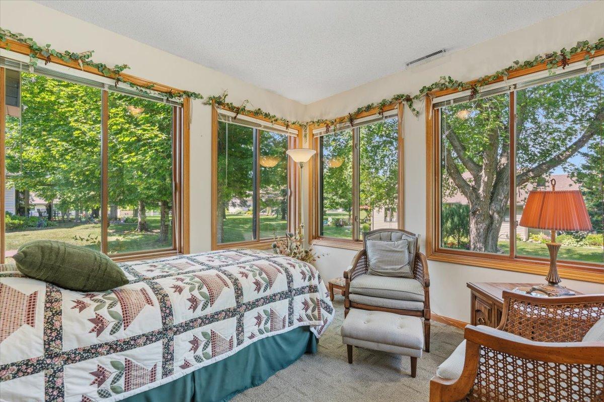 1993 twin home for sale at 2210 Brookwood Court in Fergus Falls, MN — 2 bed, 2 bath (photo 21 of 27)