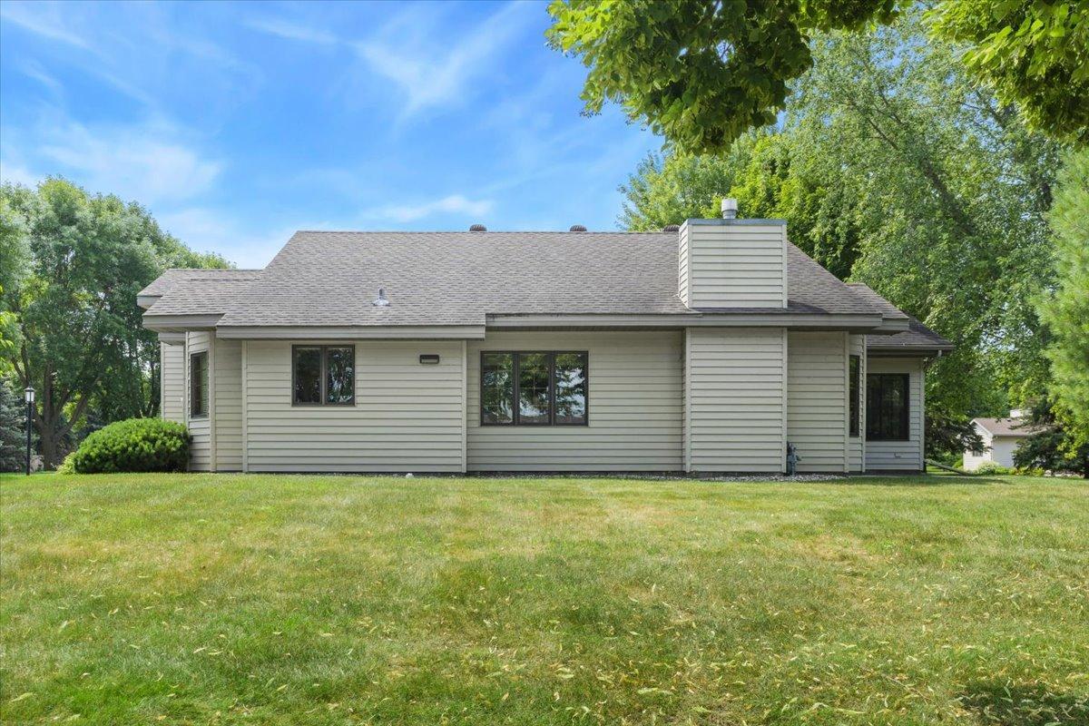1993 twin home for sale at 2210 Brookwood Court in Fergus Falls, MN — 2 bed, 2 bath (photo 26 of 27)
