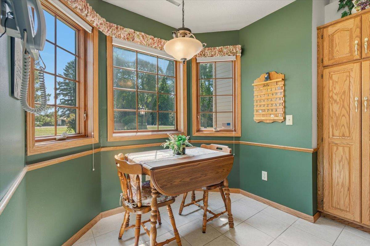 1993 twin home for sale at 2210 Brookwood Court in Fergus Falls, MN — 2 bed, 2 bath (photo 7 of 27)