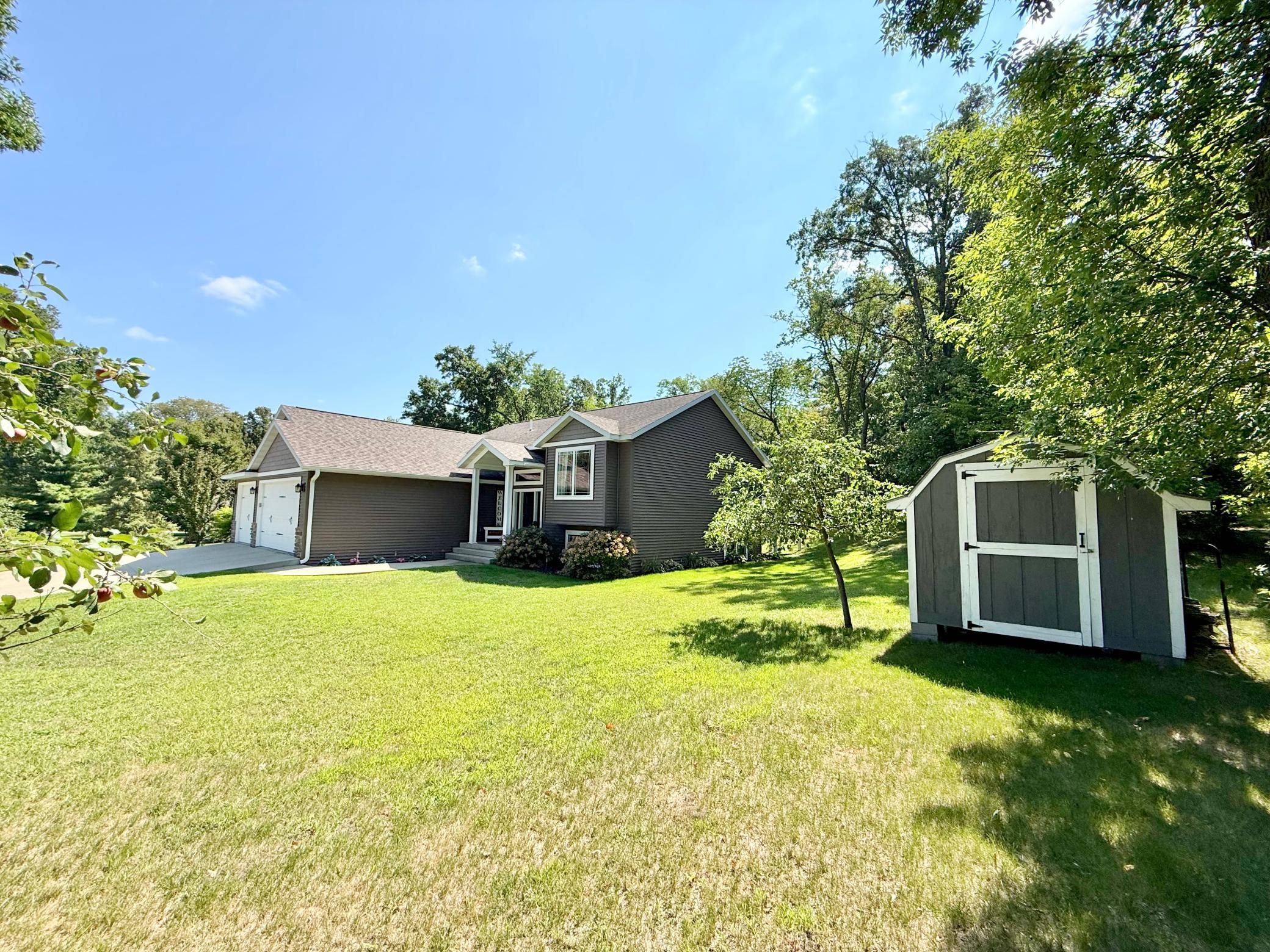 2013 single family home for sale at 863 Whitetail Lane in Detroit Lakes, MN — 4 bed, 3 bath (photo 3 of 31)