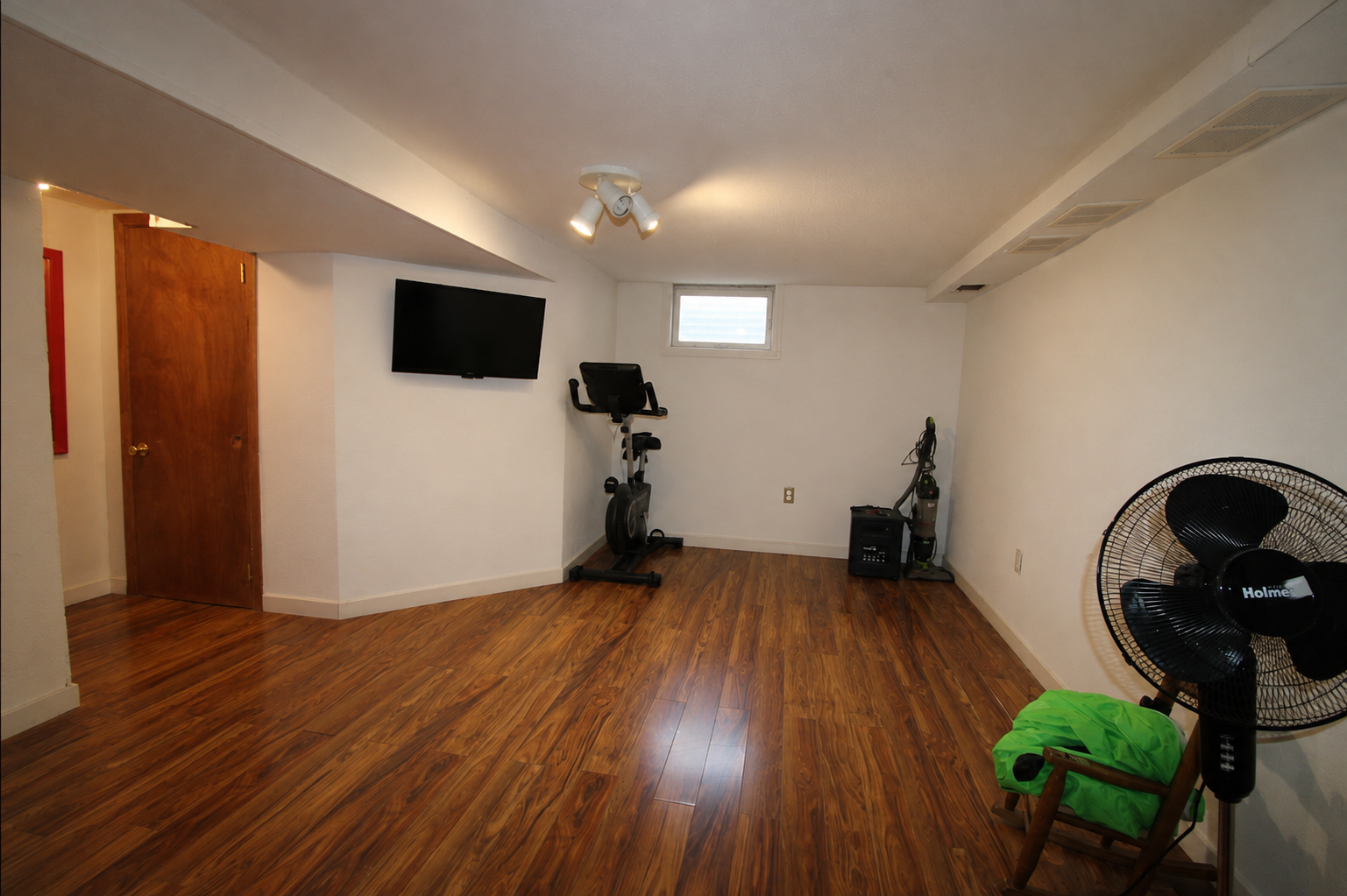 1971 twin home for sale at 731 27th Street N in Fargo, ND — 2 bed, 1 bath (photo 19 of 27)