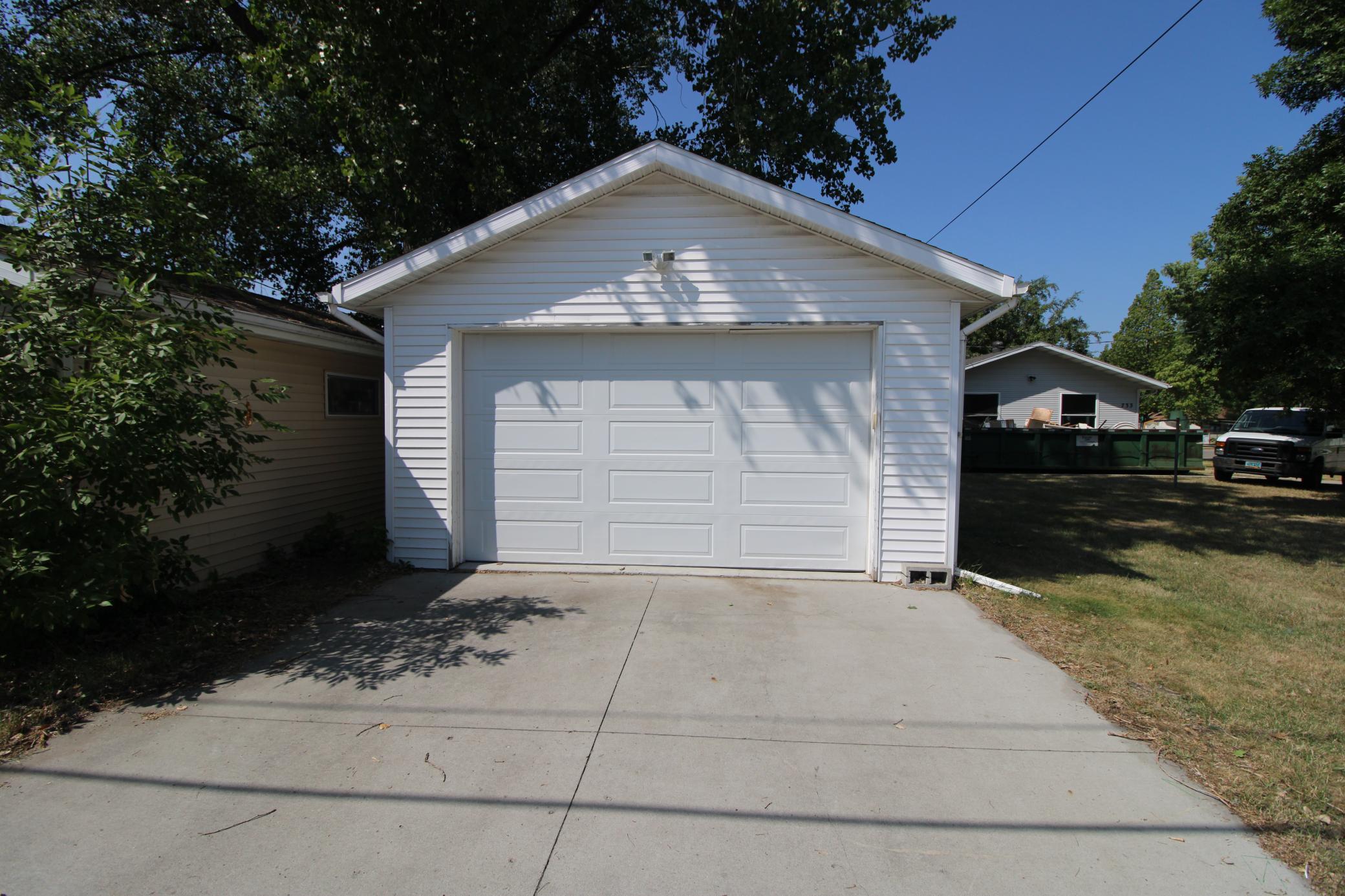 1971 twin home for sale at 731 27th Street N in Fargo, ND — 2 bed, 1 bath (photo 24 of 27)