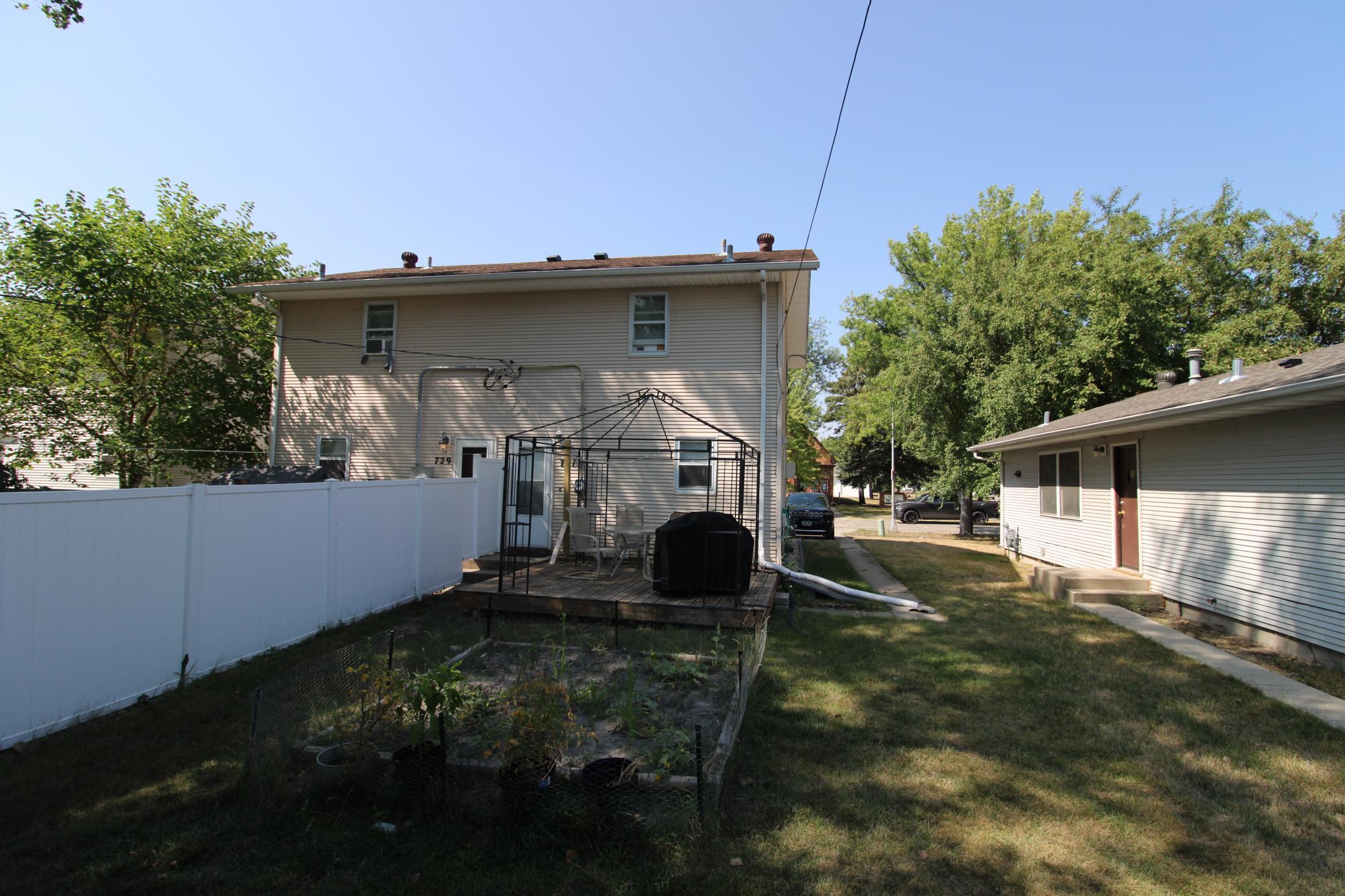 1971 twin home for sale at 731 27th Street N in Fargo, ND — 2 bed, 1 bath (photo 26 of 27)