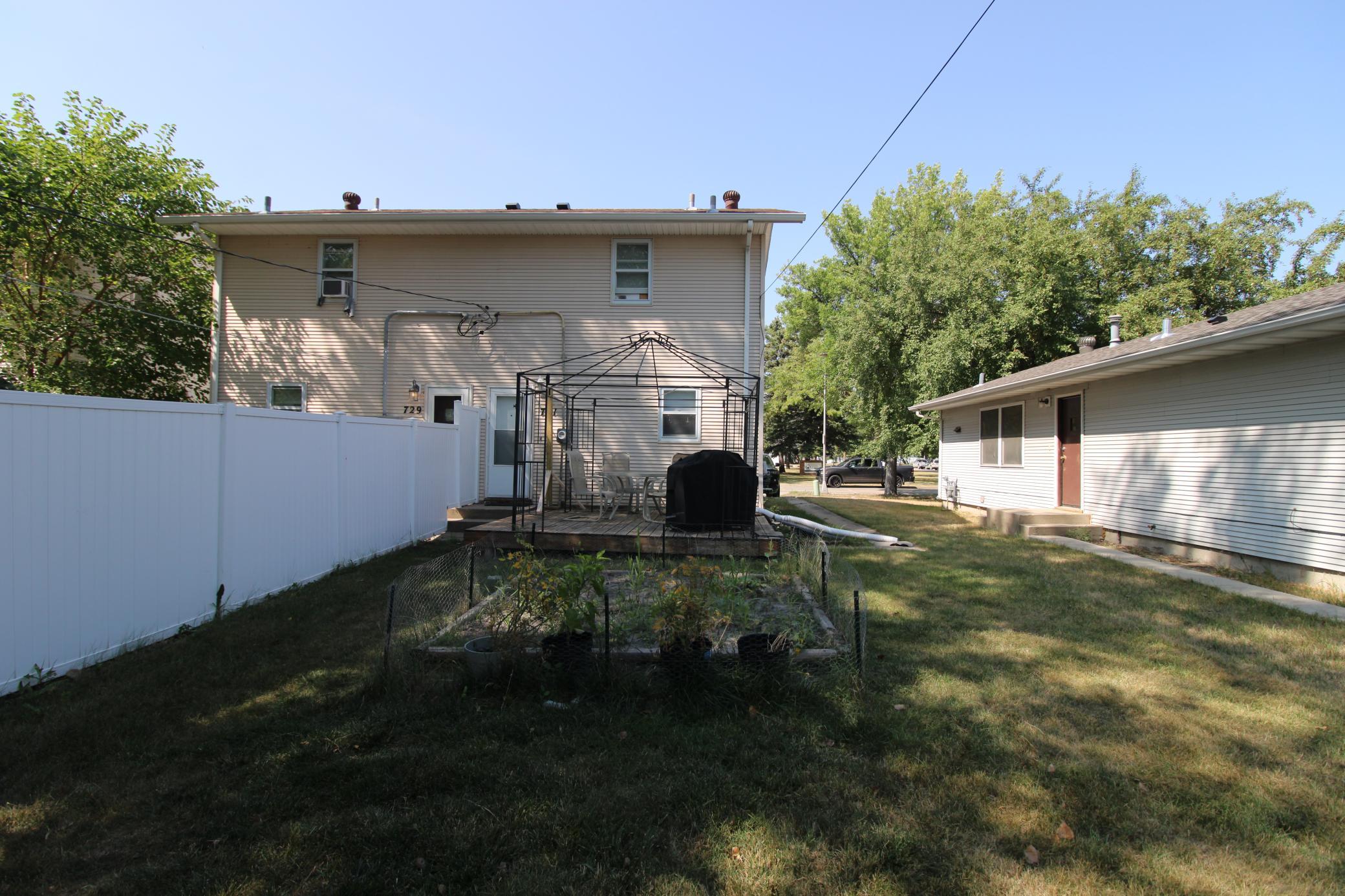 1971 twin home for sale at 731 27th Street N in Fargo, ND — 2 bed, 1 bath (photo 27 of 27)
