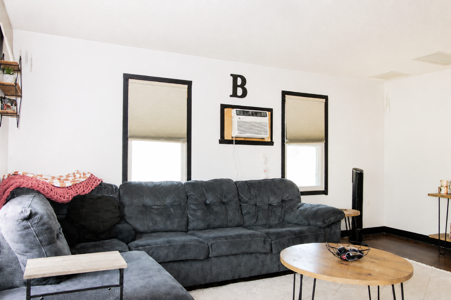 1971 twin home for sale at 731 27th Street N in Fargo, ND — 2 bed, 1 bath (photo 4 of 27)